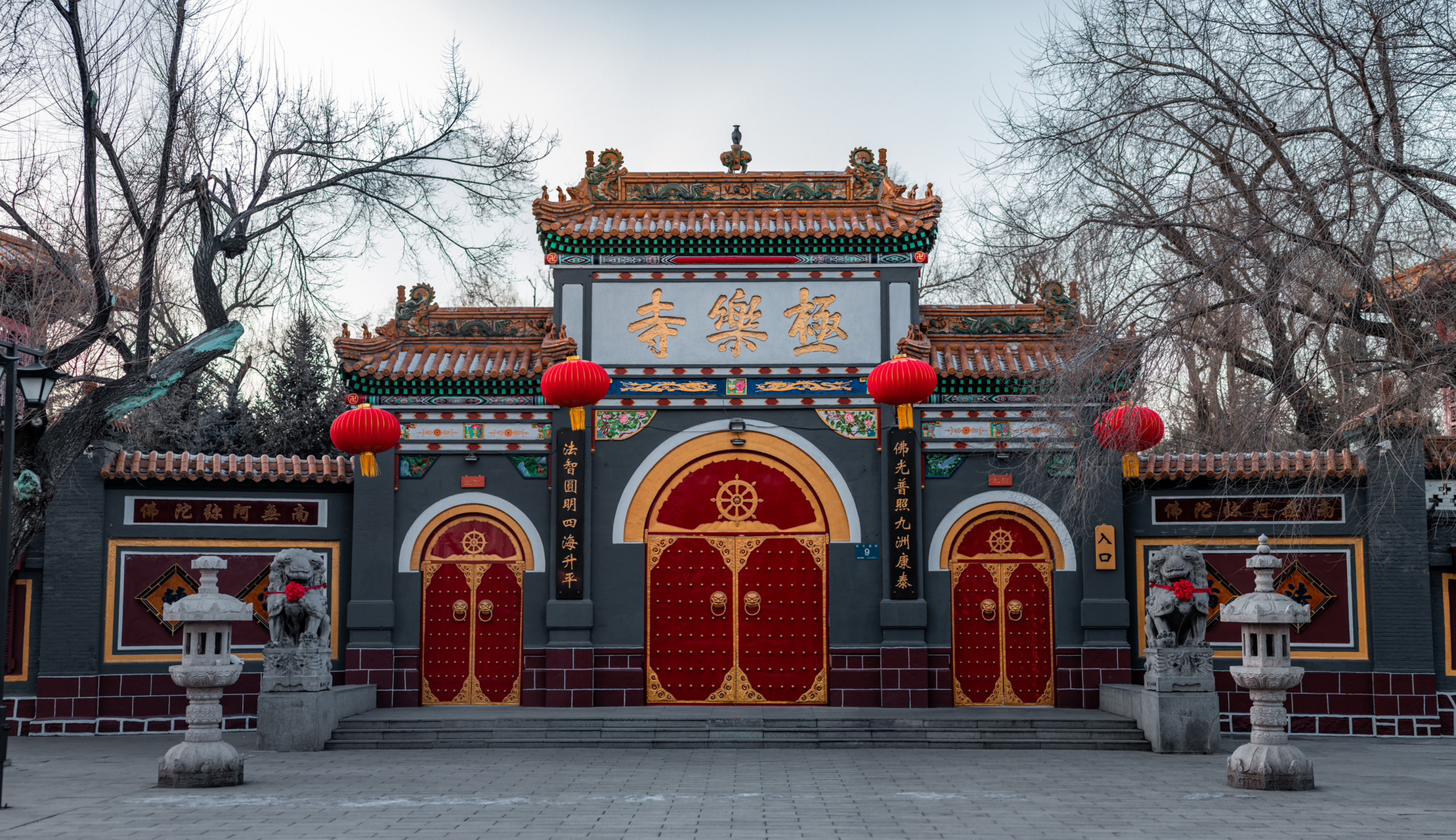 哈尔滨极乐寺 哈尔滨极乐寺,乘坐地铁一号线,在哈尔滨工程大学站下车