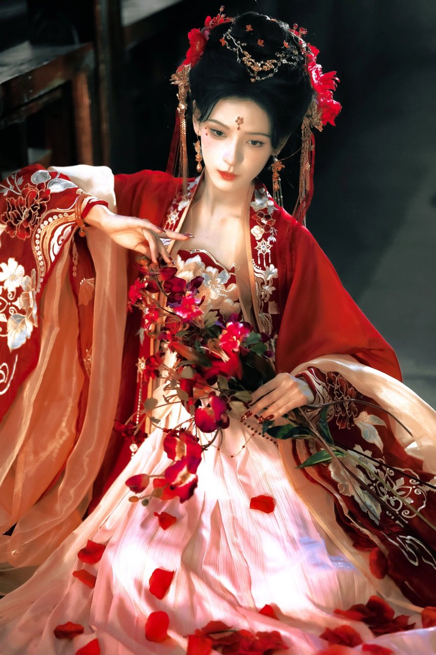 张予曦 | 红衣古装