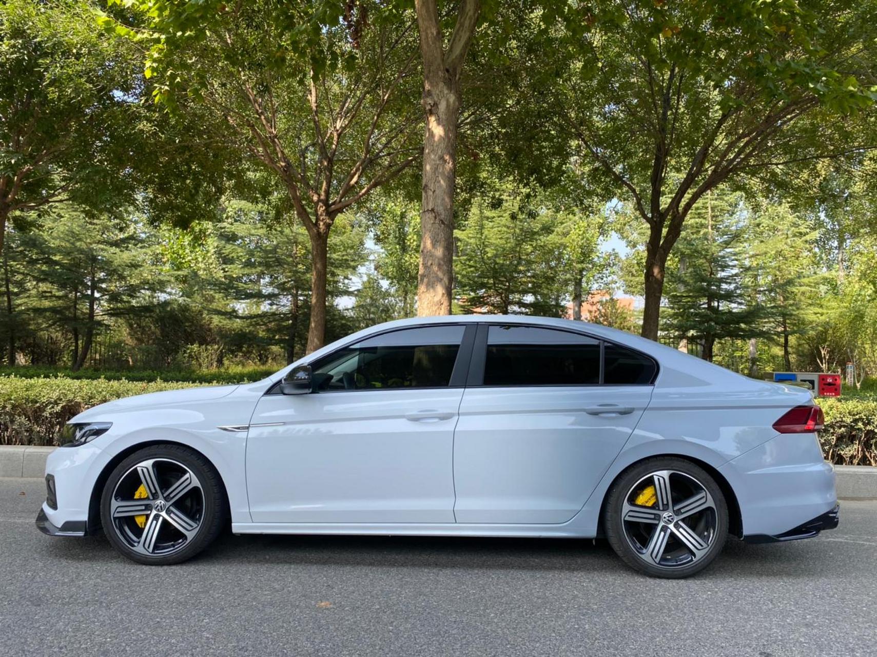 分享一波新宝来改装案例,全国首台白色渐变灰宝来改色