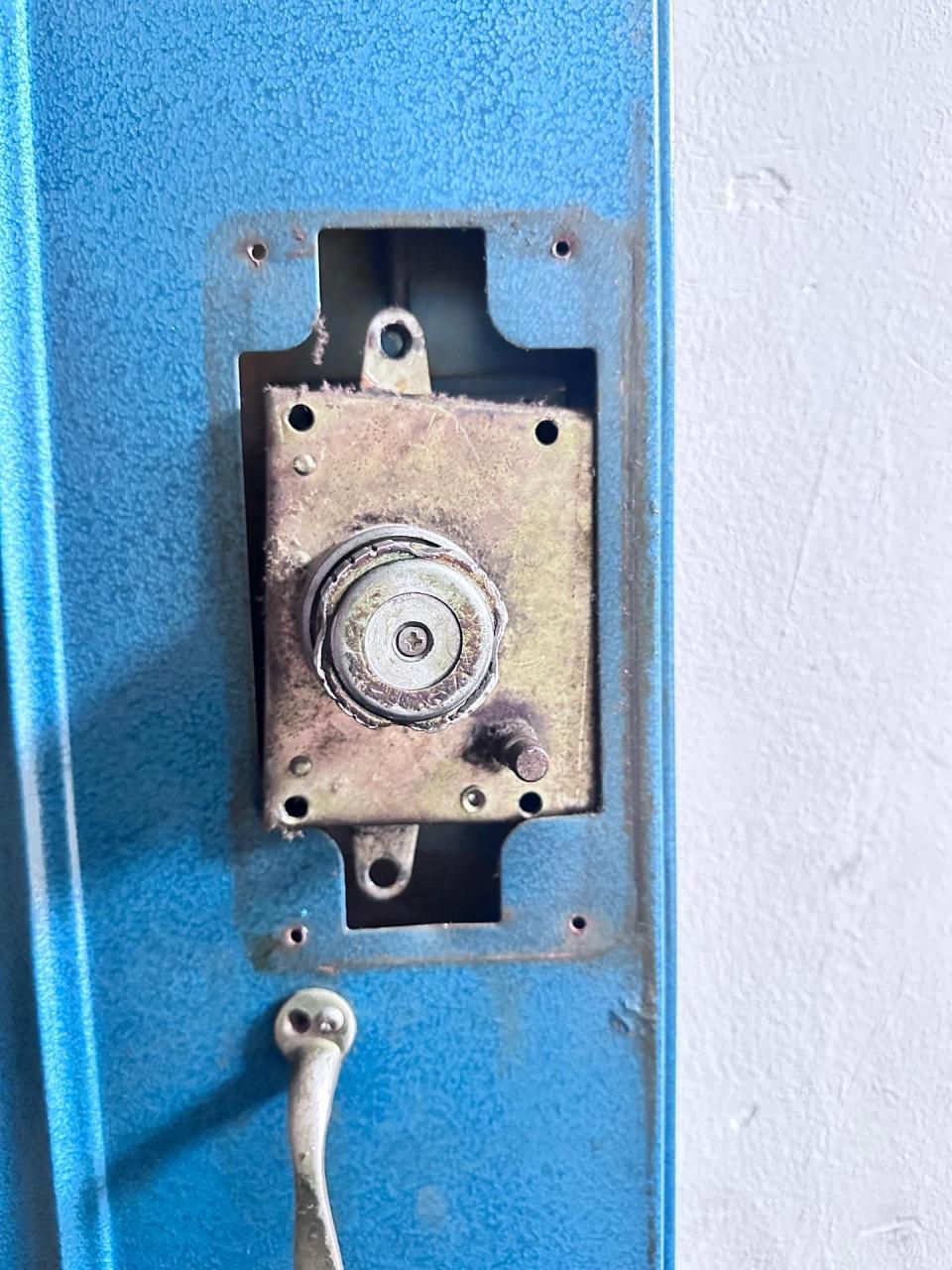 老防盗门自碰锁改智能锁 指纹/密码/钥匙/卡片开锁