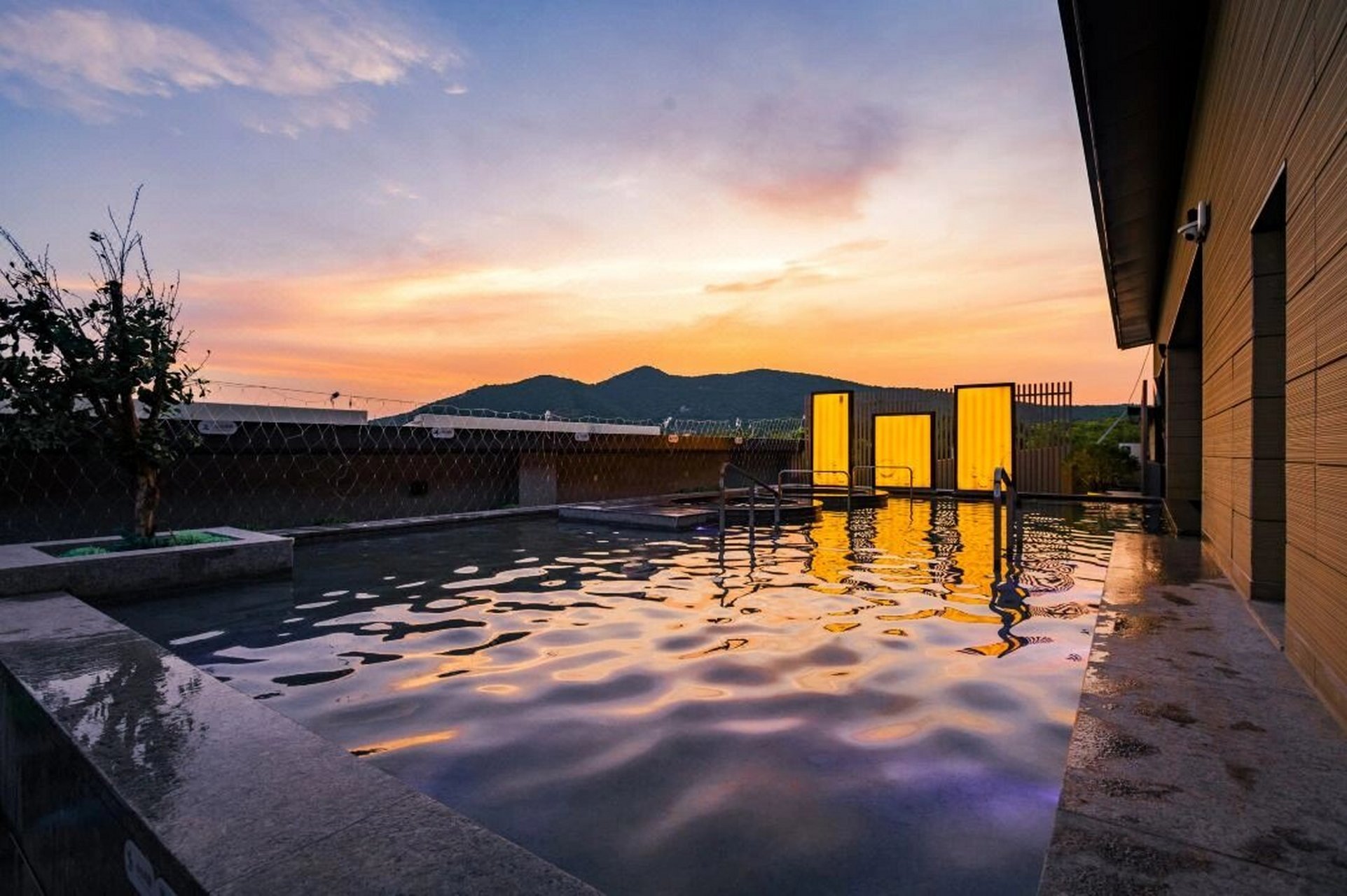 1晚899含温泉|南京汤山涵田悦酒店 南京汤山涵田悦酒店坐落于汤山国