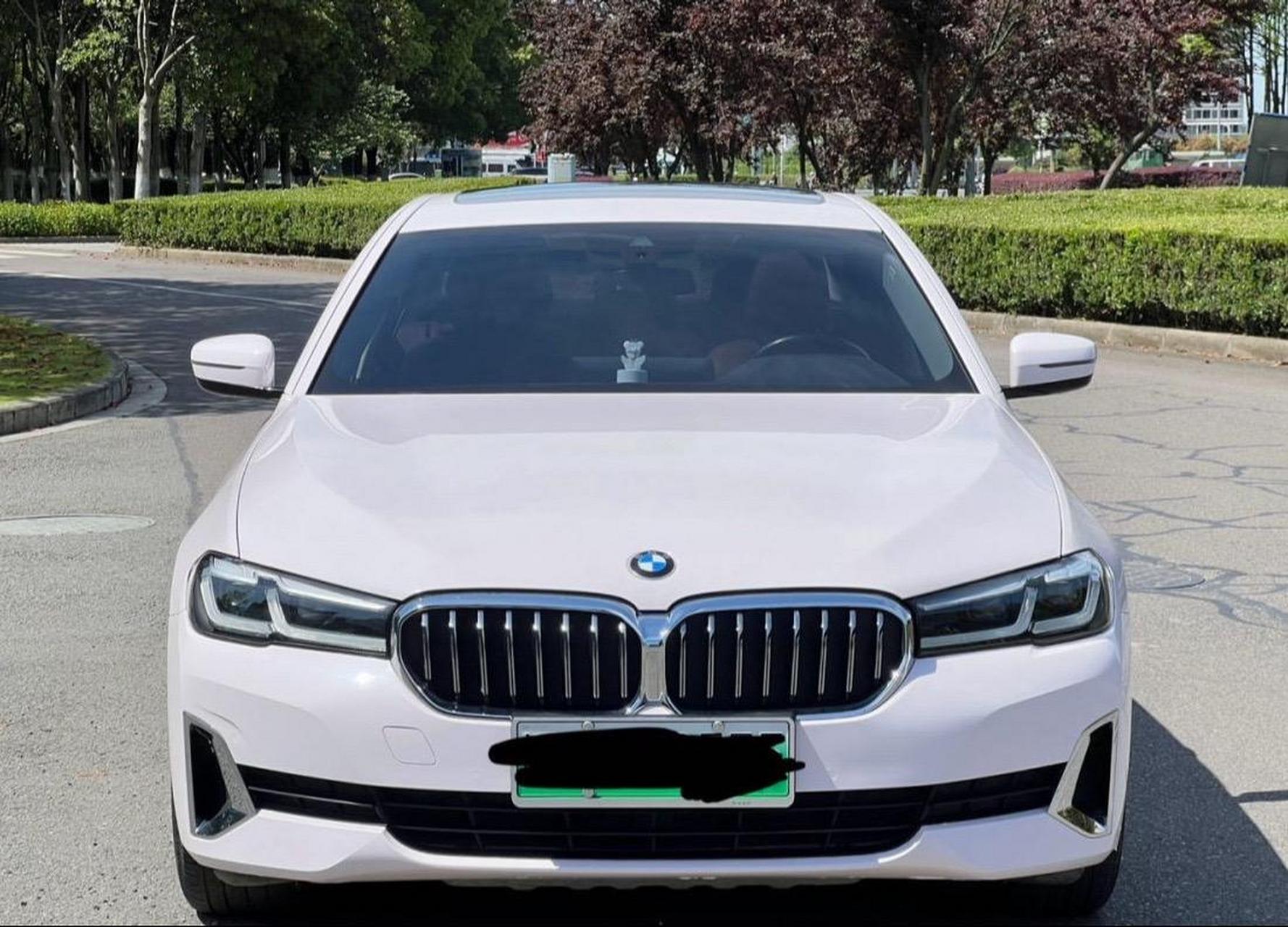 宝马535le豪华版,最美外白内波尔多红 液晶仪表 全景天窗 氛围灯