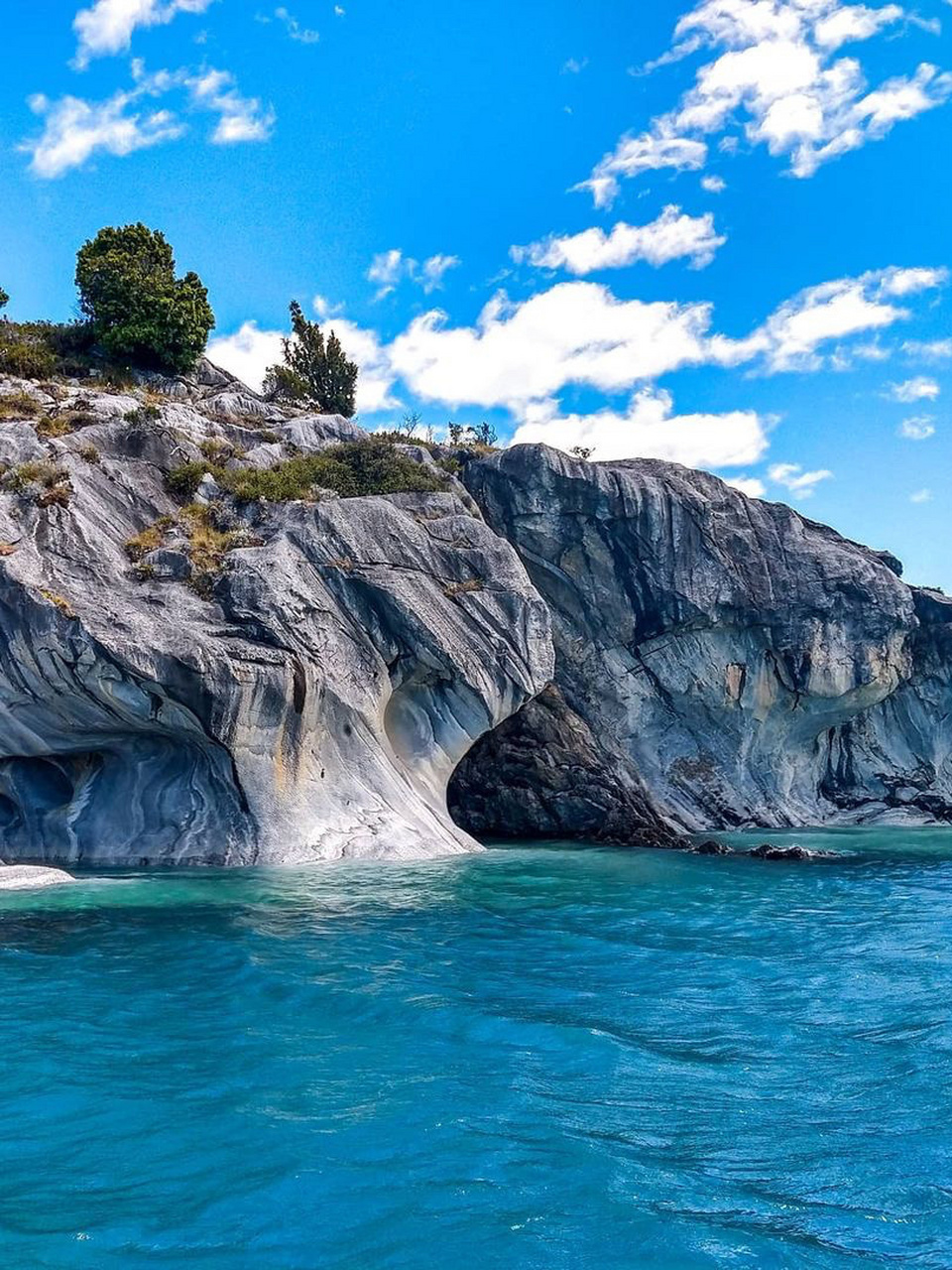 智利和阿根廷共享水域中的marble caves大理石洞穴(米罗顿洞穴),入选