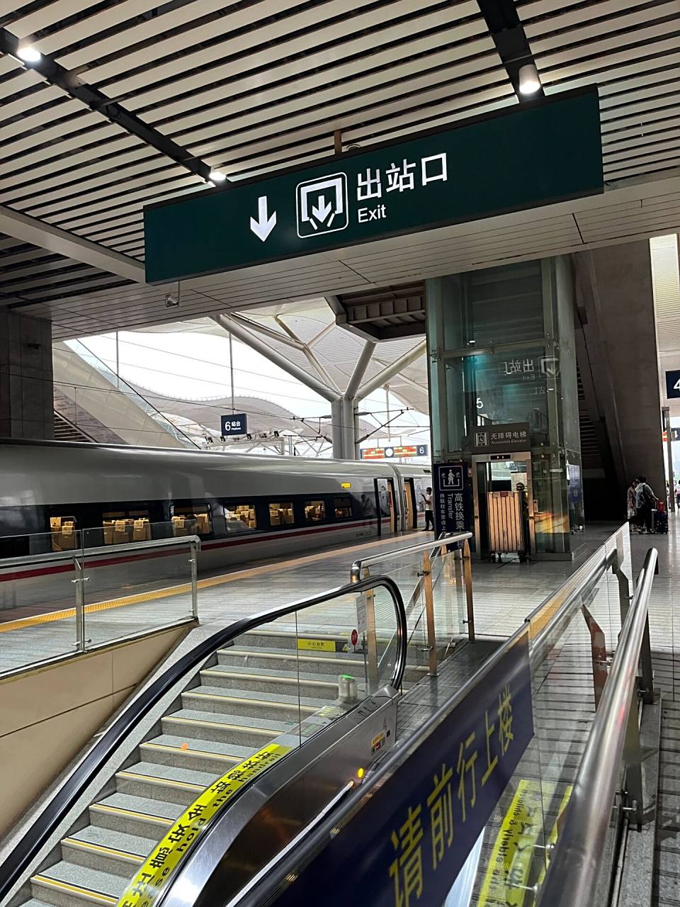 长沙南站内换乘 这次便捷换乘大概花了3分多钟,间隔时间26分钟,因为不