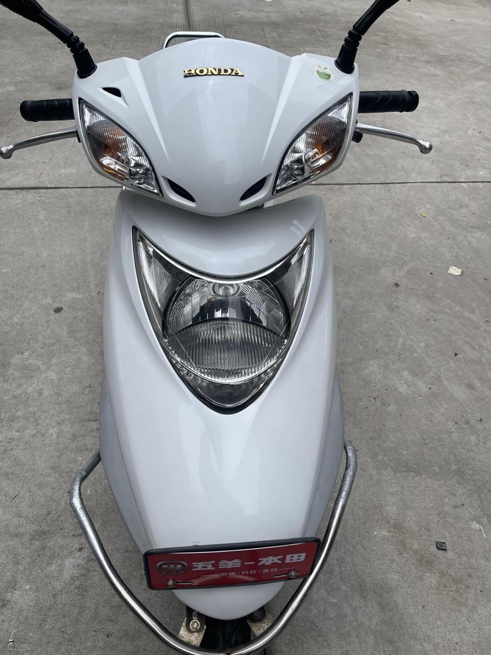 精品13年7月份五羊本田优悦110电喷. 全车原版原漆.