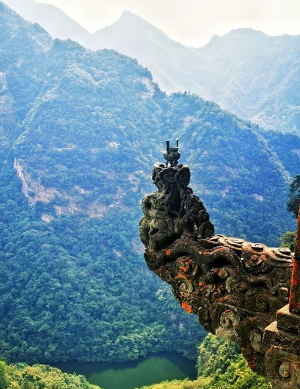 "武当山"          	 91 武当山又名太和山,位于湖北省西北部十堰市