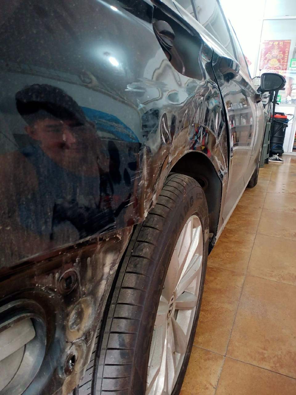 大众迈腾右后翼子板被别的车碰撞凹陷变型,钣金数据复原技术,不打腻子