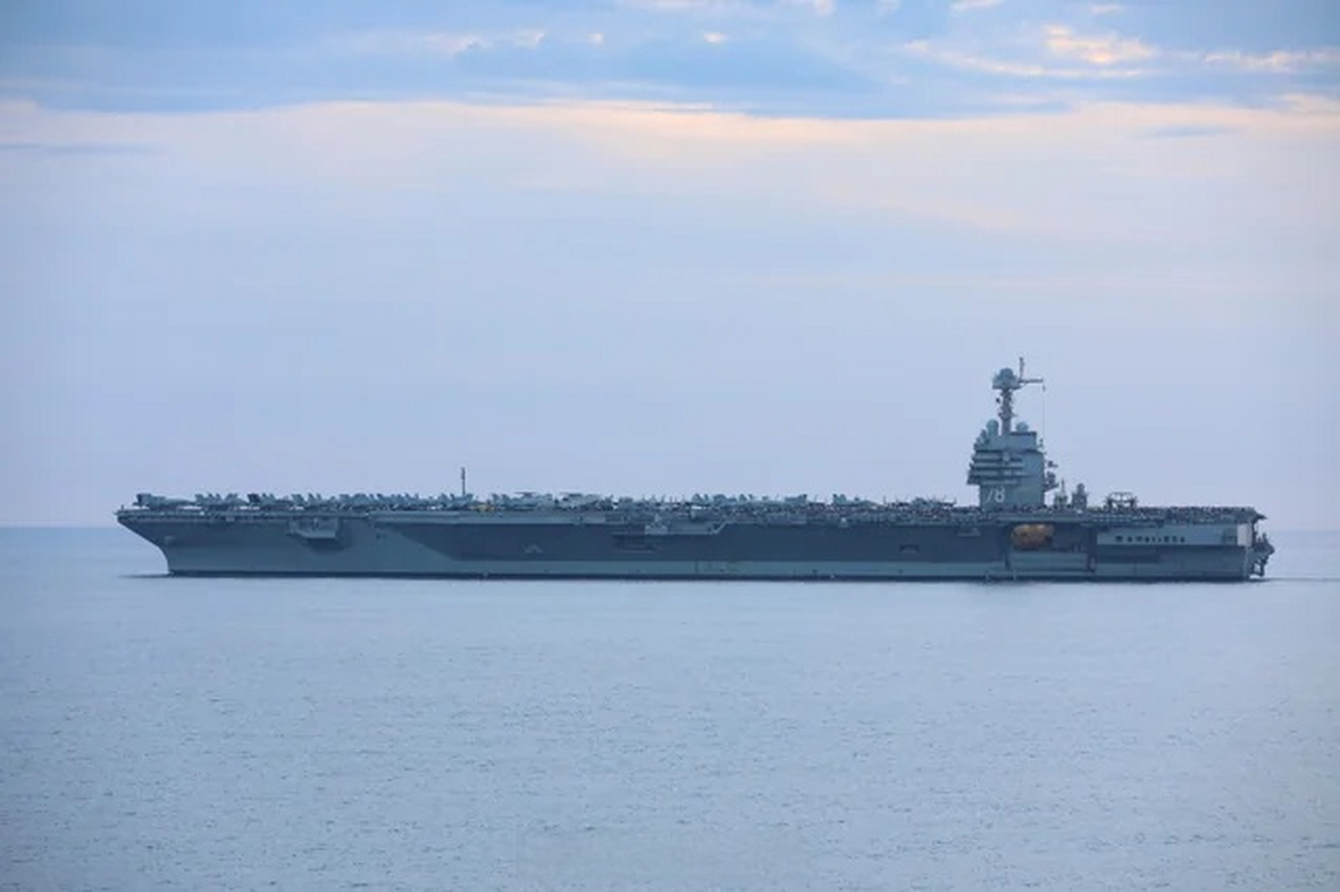 趣聊军事圈# 教科书般的福特号航母侧视图