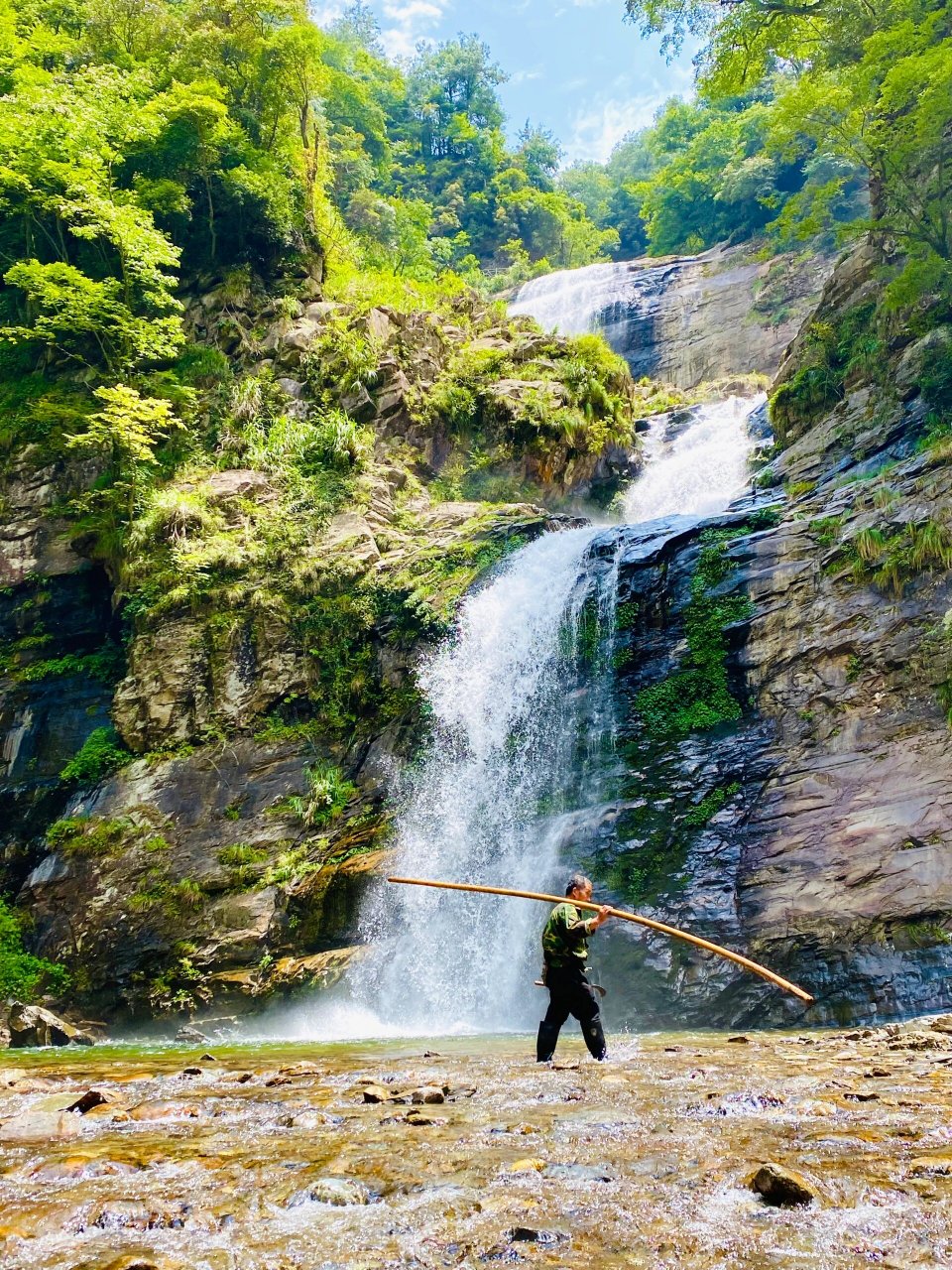 响水岩瀑布简介图片