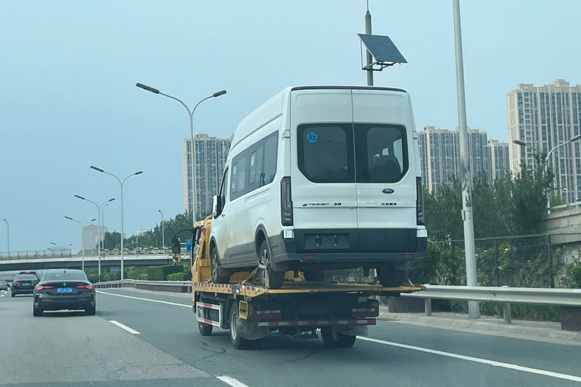 来自网友kingtigerlxl 在北京东四环的实拍,v363全顺,之前说怎么也得8