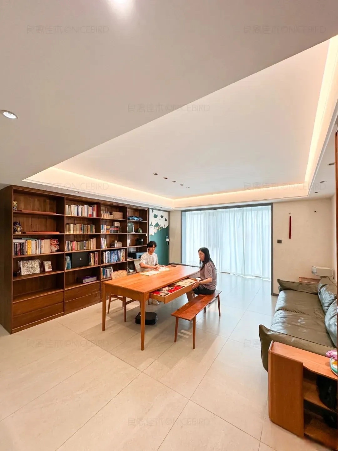 在客厅打造家庭图书馆 成都业主先实现亲子共读啦 对孩子学习成长有