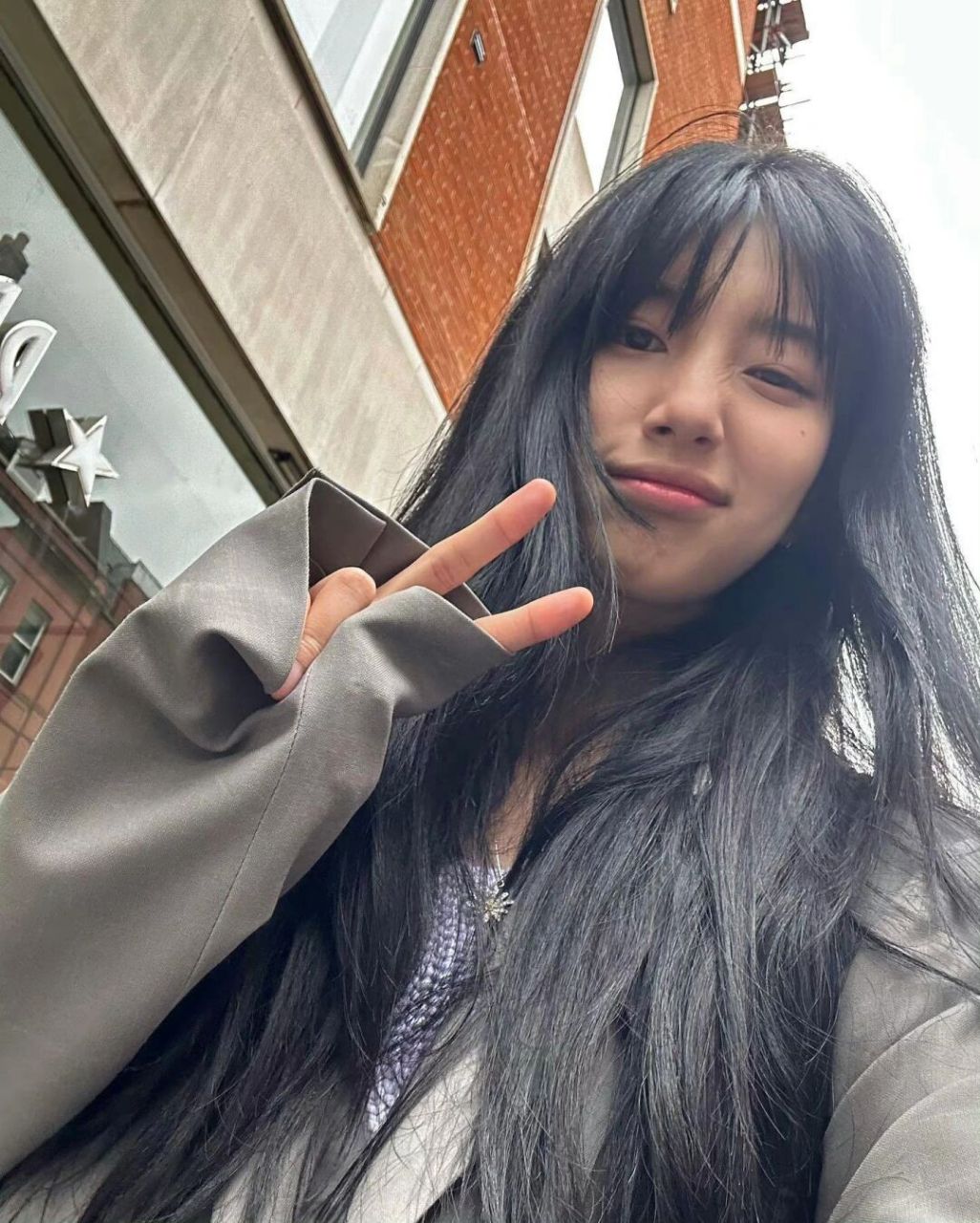 "国民初恋"裴秀智最新伦敦旅行穿搭!