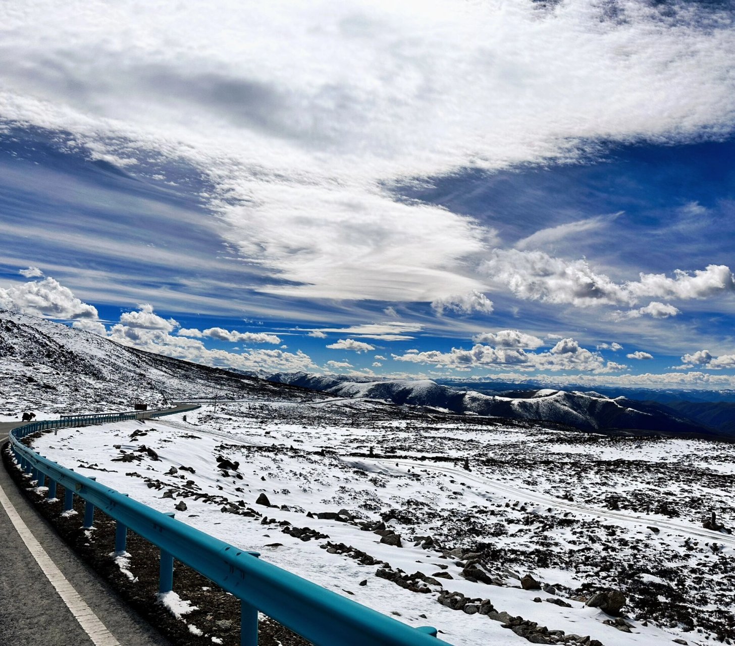 雅拉山口 如果你在现场看见了雪山和天空 你真会在那一刻忘掉所有烦恼