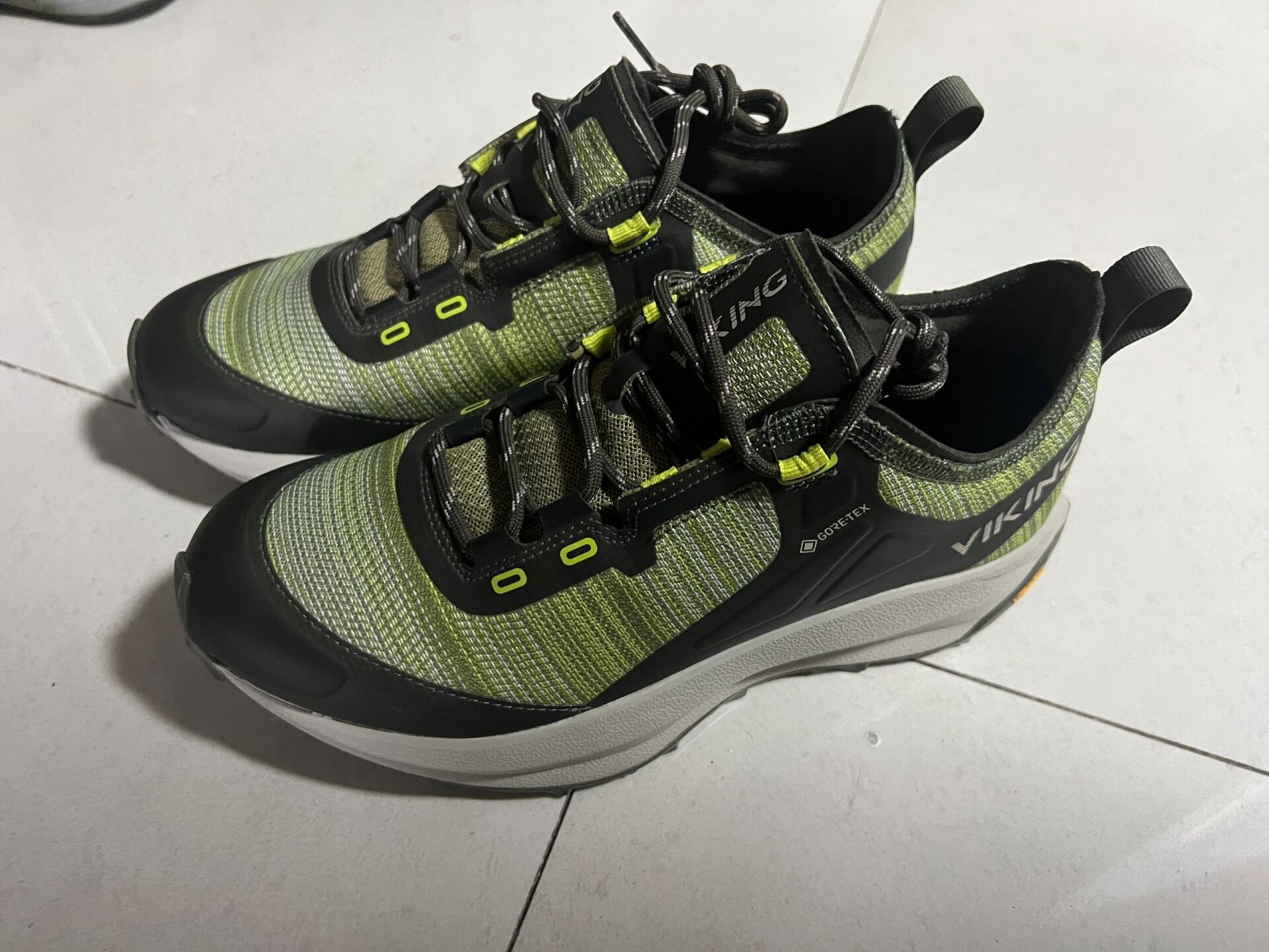 viking 这个鞋子vibram大底,gore tex鞋面,挪威品牌商拥有100年制鞋史