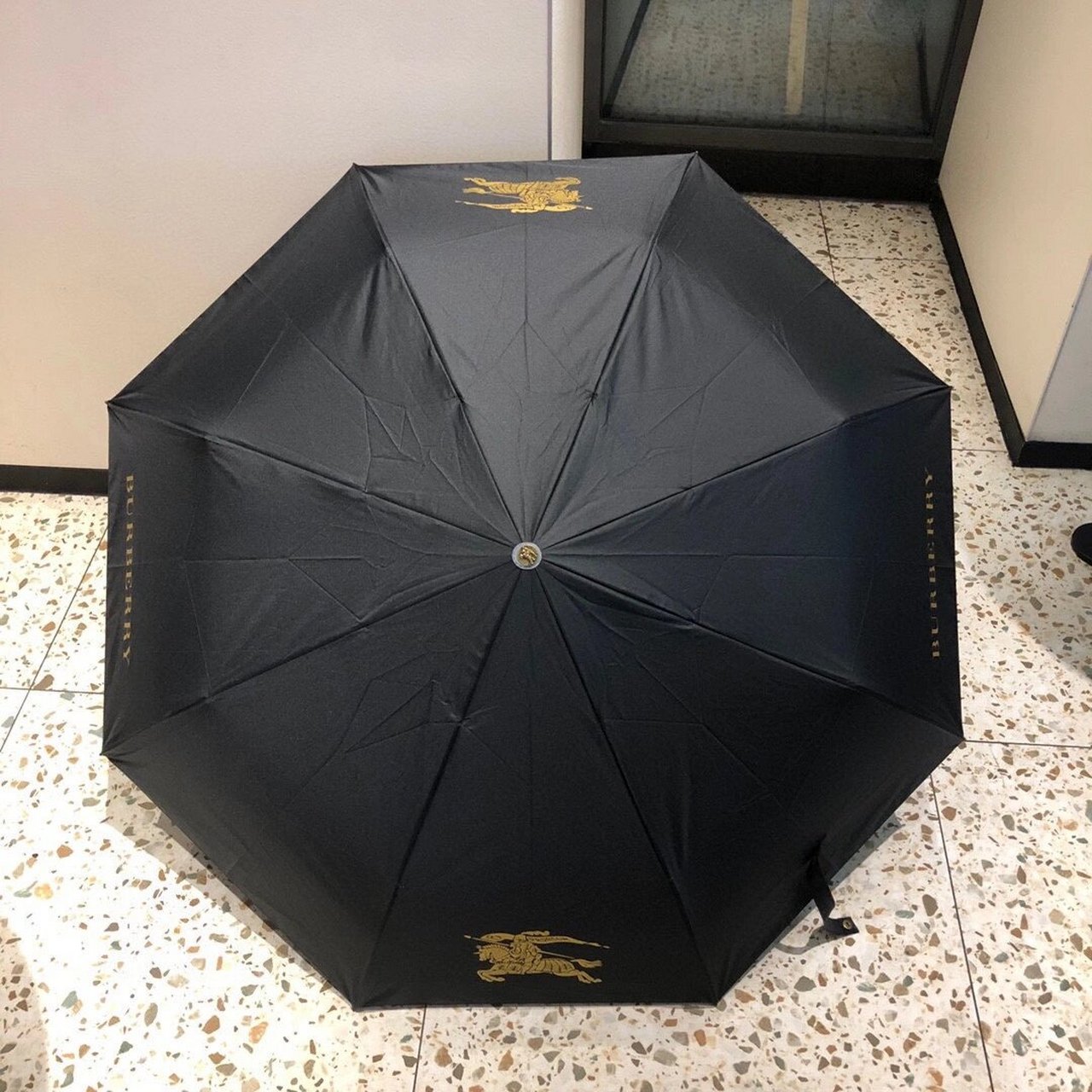 burberry(巴宝莉) 三折自动折叠晴雨伞 burberry(巴宝莉)战马  三折