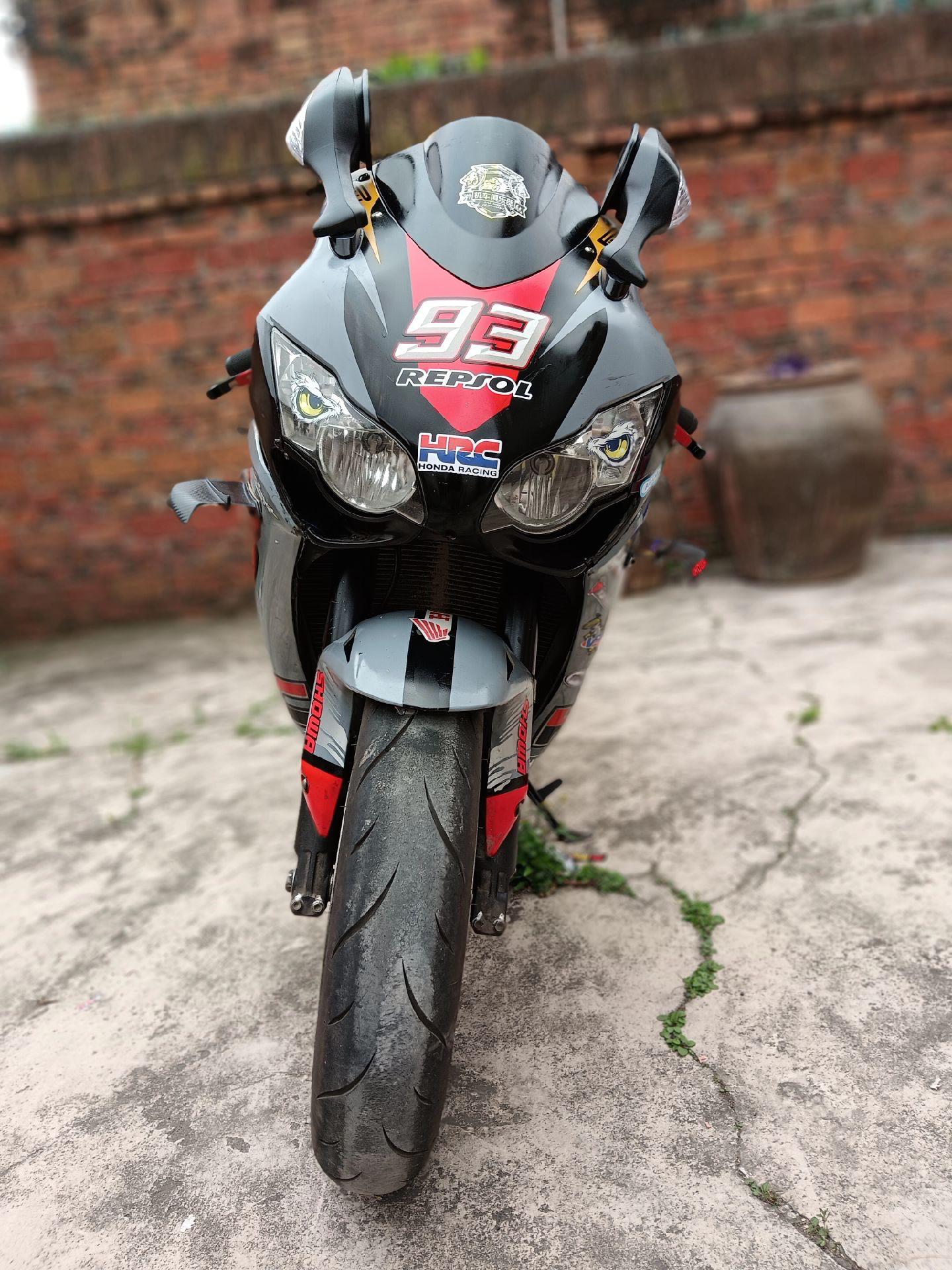 09年本田cbr1000鹦鹉,美版无马力限制,原灯不原版,后视镜可折叠