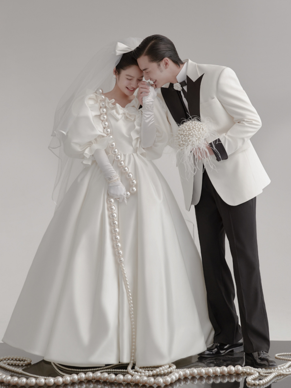 2021年不得不拍的【缎面婚纱照】😯又美又飒💝 泛着珠光的高级