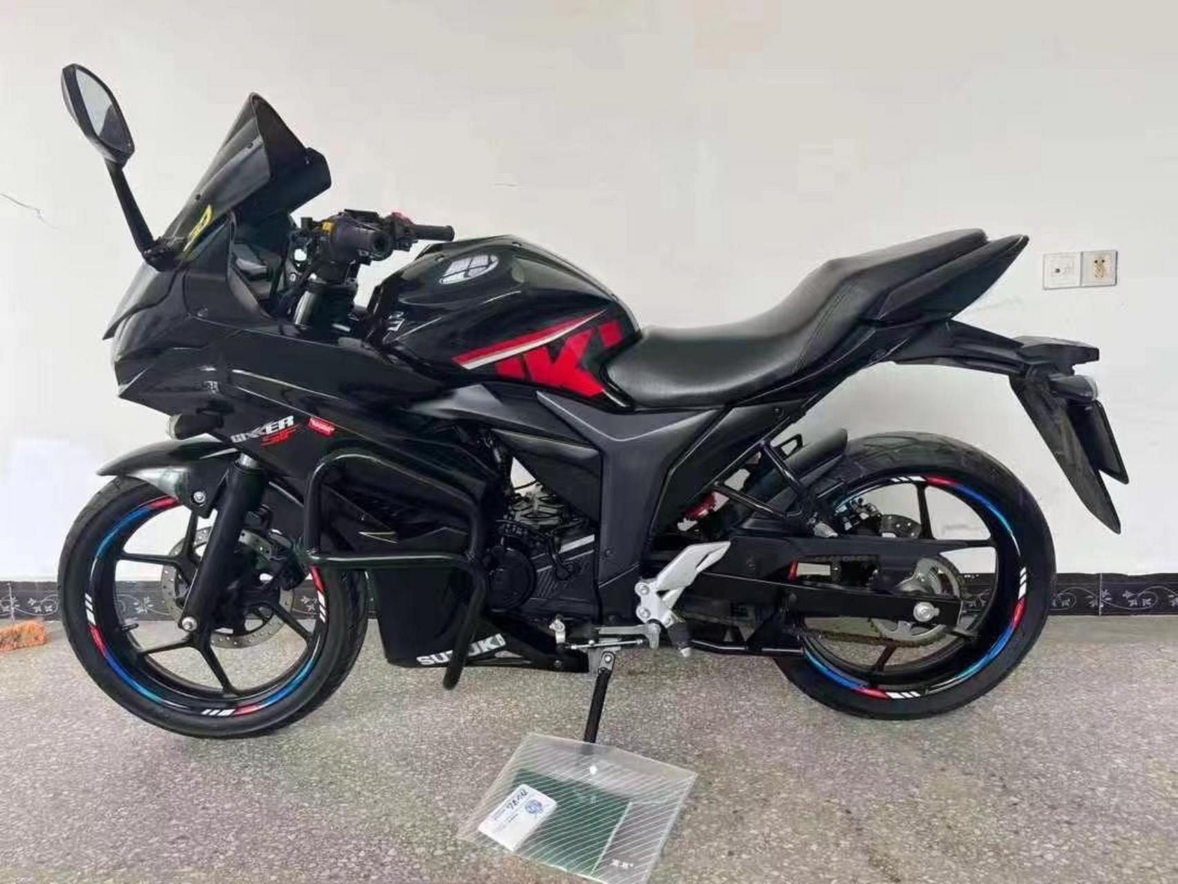 精品铃木gsx155黑武士版本,手续齐全车牌行驶证大本,采用国四电喷铃木