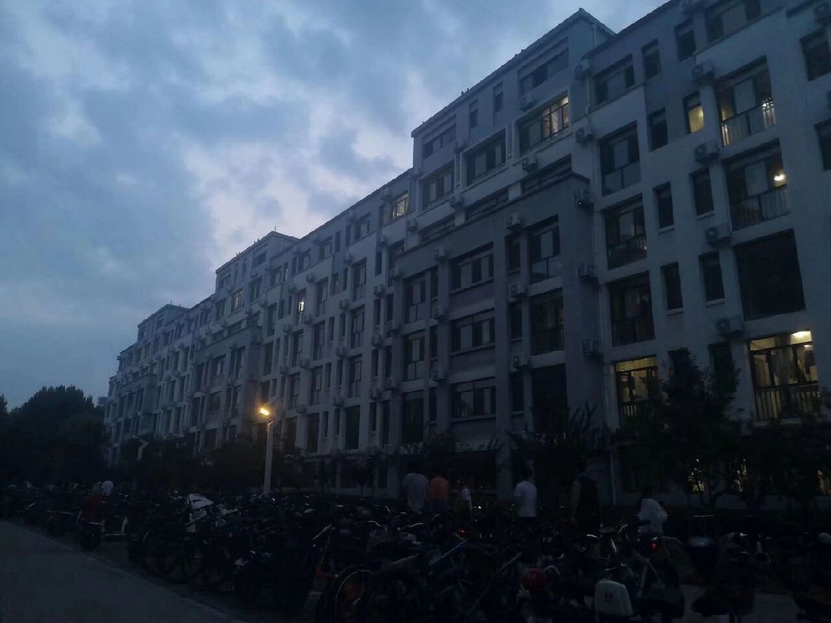 临大——宿舍篇    p1一区f2上下铺四人间,p2二区曾经的b4上床下桌四