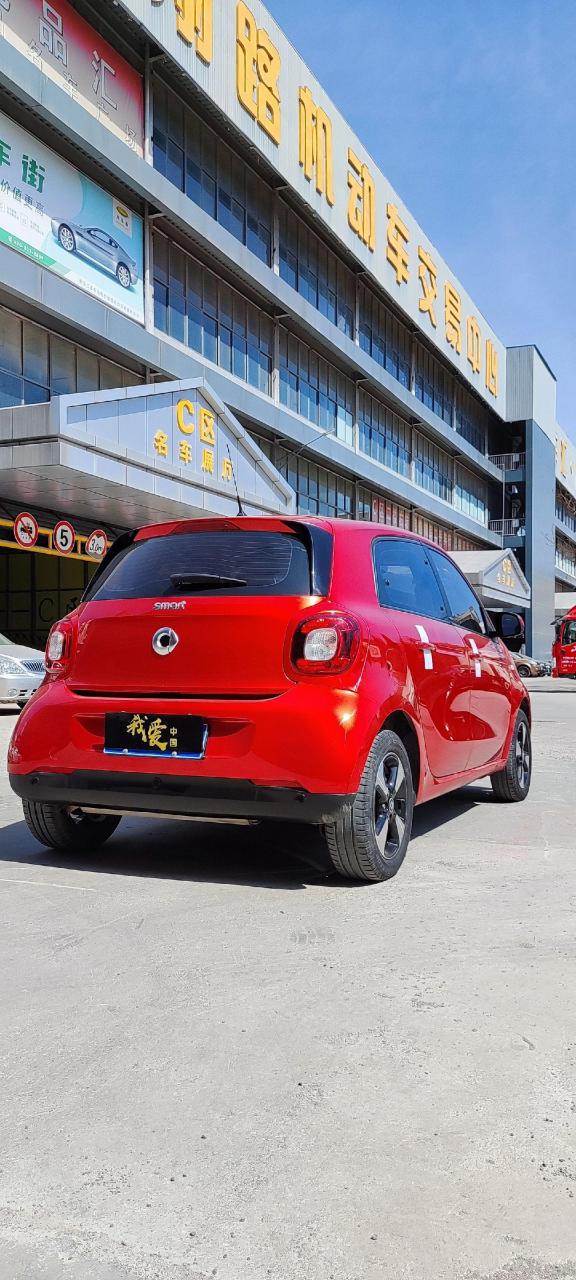 smart 奔驰两厢轿车 今天给大家推荐下这辆奔驰smart ,2018年上的牌