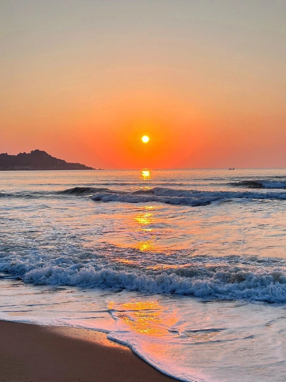 这次带来的是绝美的日出图片,每一张都让人仿佛置身于那金色的光芒之