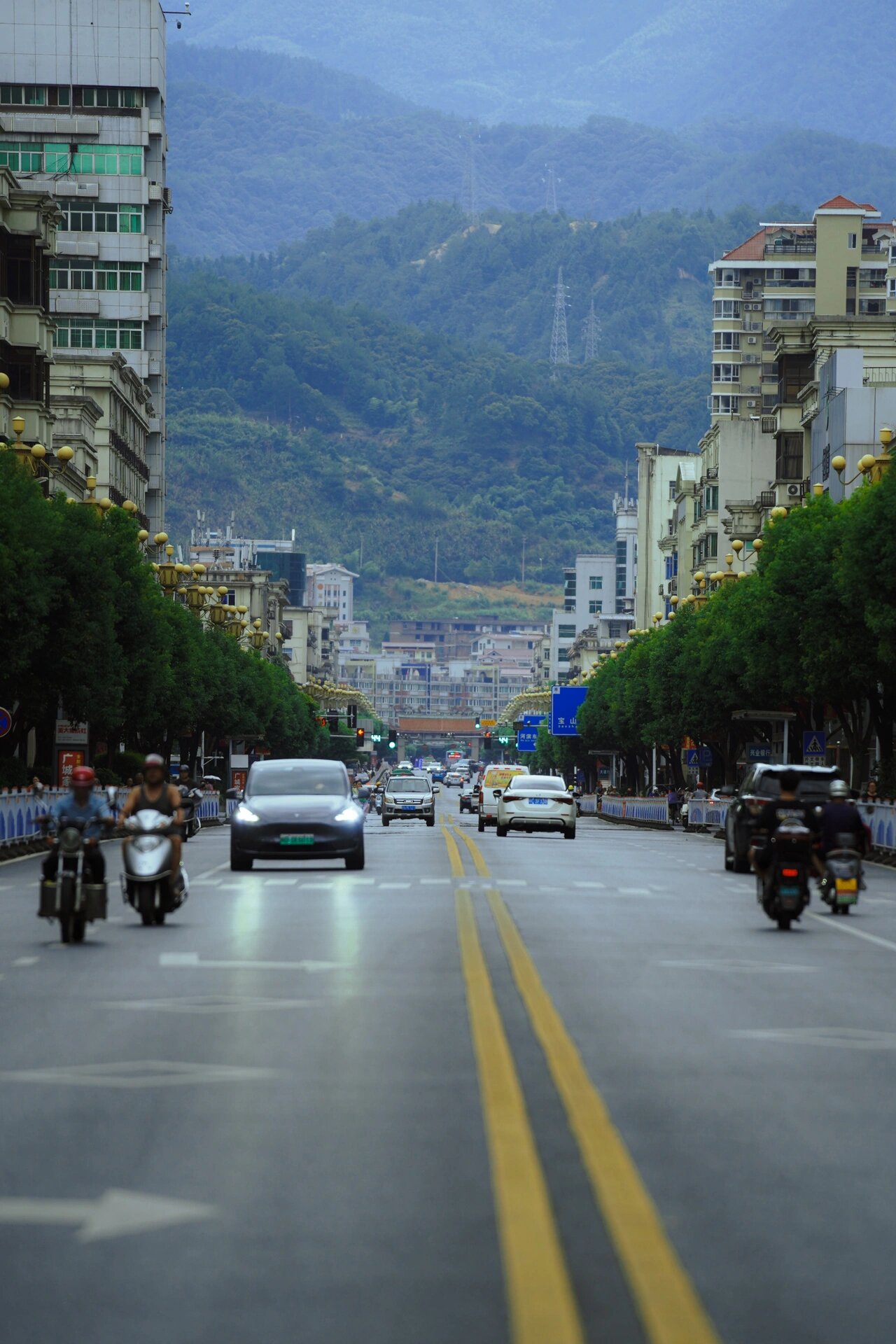 带你看看福建三明大田县 小县城不大,从白岩公园到闹市东街口,步行10