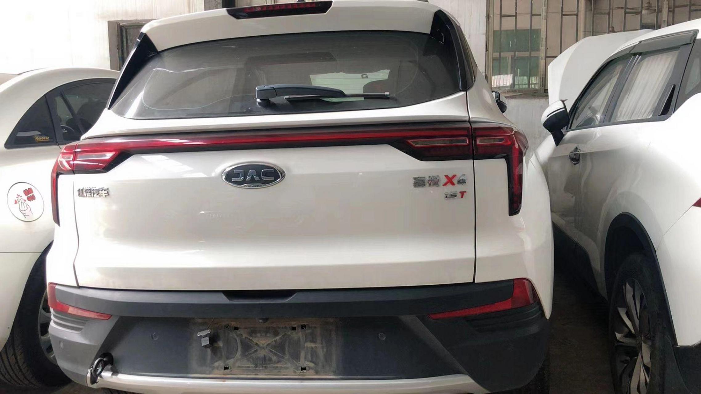 20年江淮嘉悦x4,前面小顶全车拆