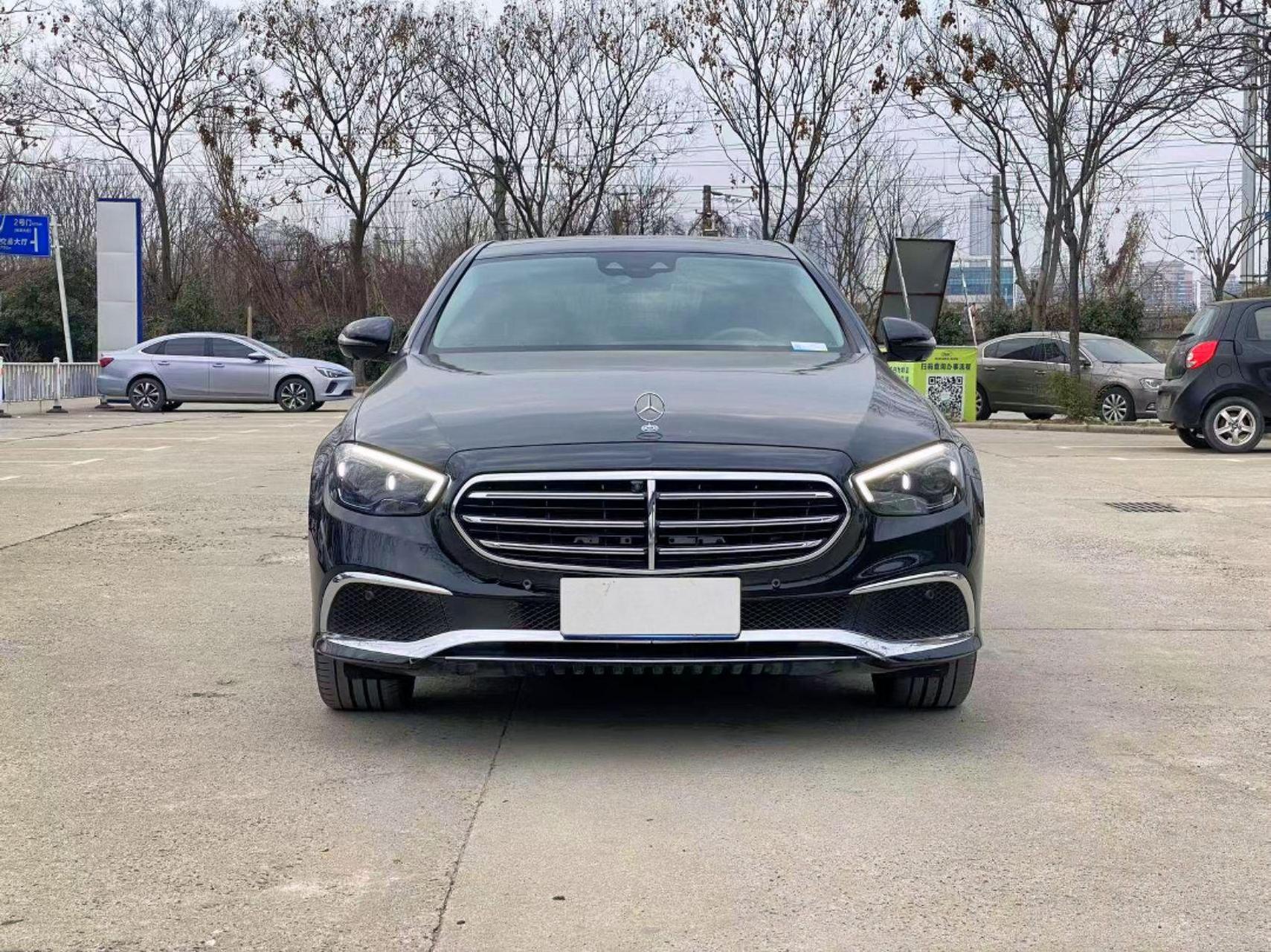 21款奔驰e300到店.奔驰e级 2021款 e 300 l 尊贵型 2021年3月上牌,5.