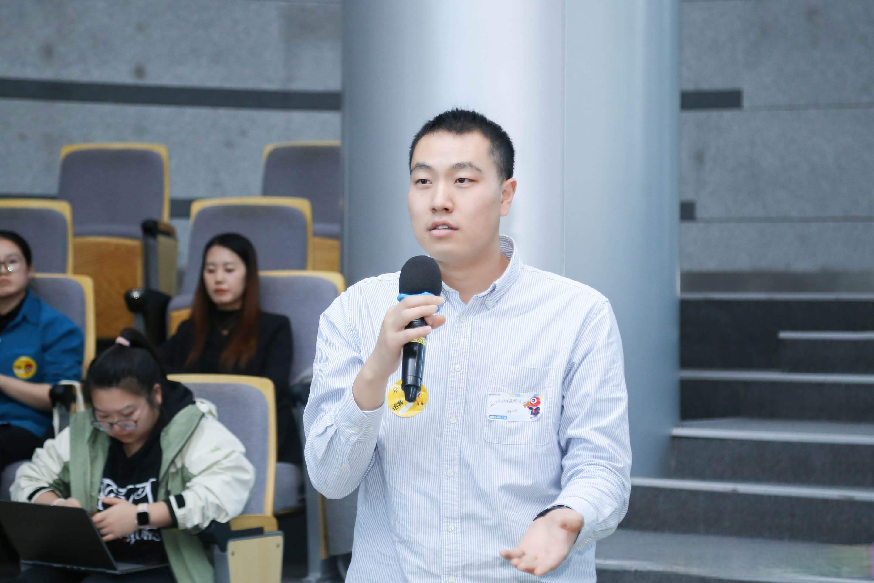 律师说法#年轻律师做万金油才能活下去