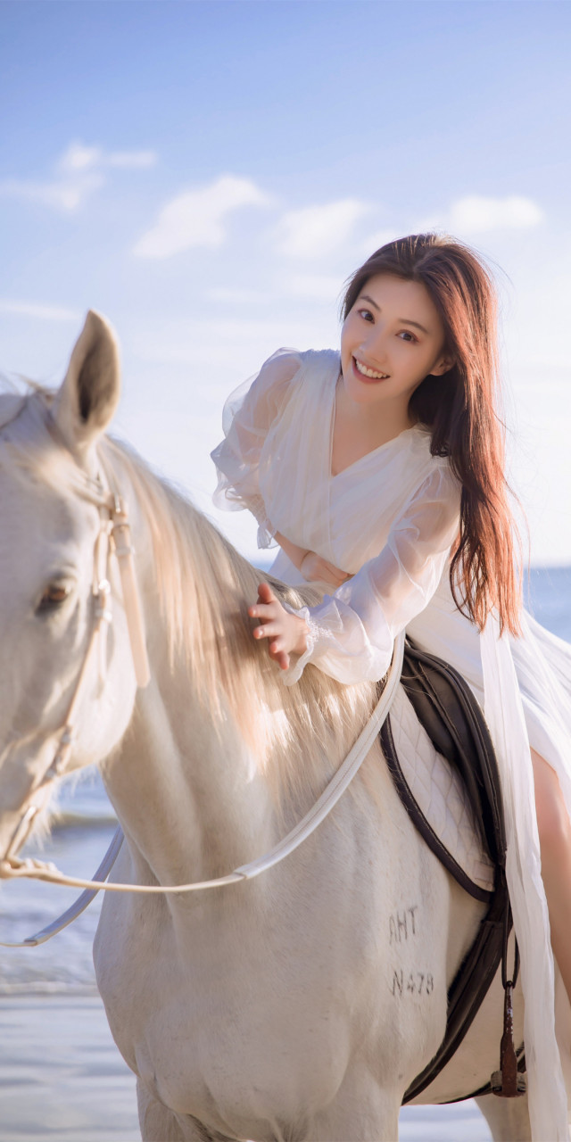 王鹤润,美女配白马海滩美拍写真壁纸