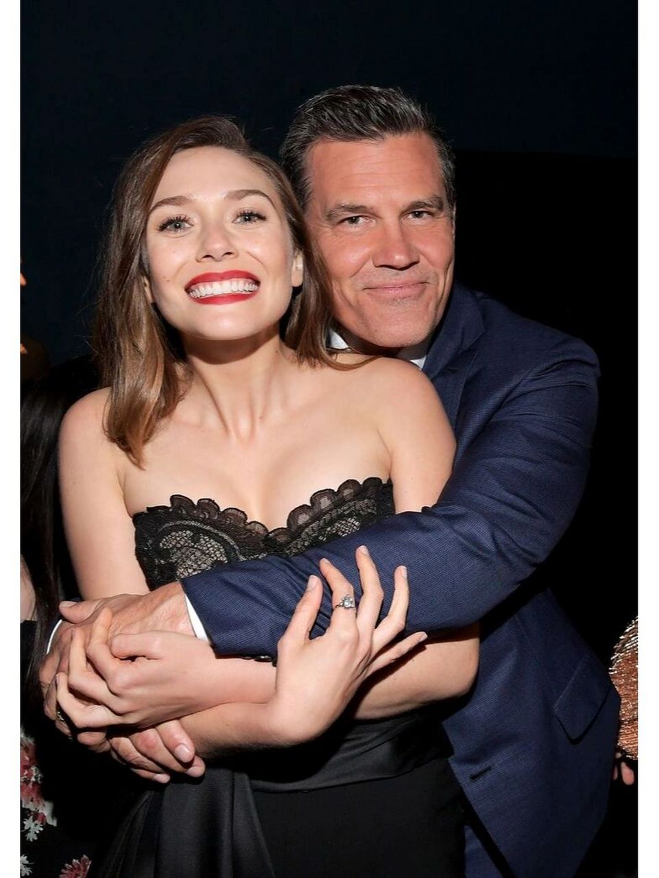 绯红女巫和灭霸冰释前嫌一起出席活动 绯红女巫和灭霸在电影里打生