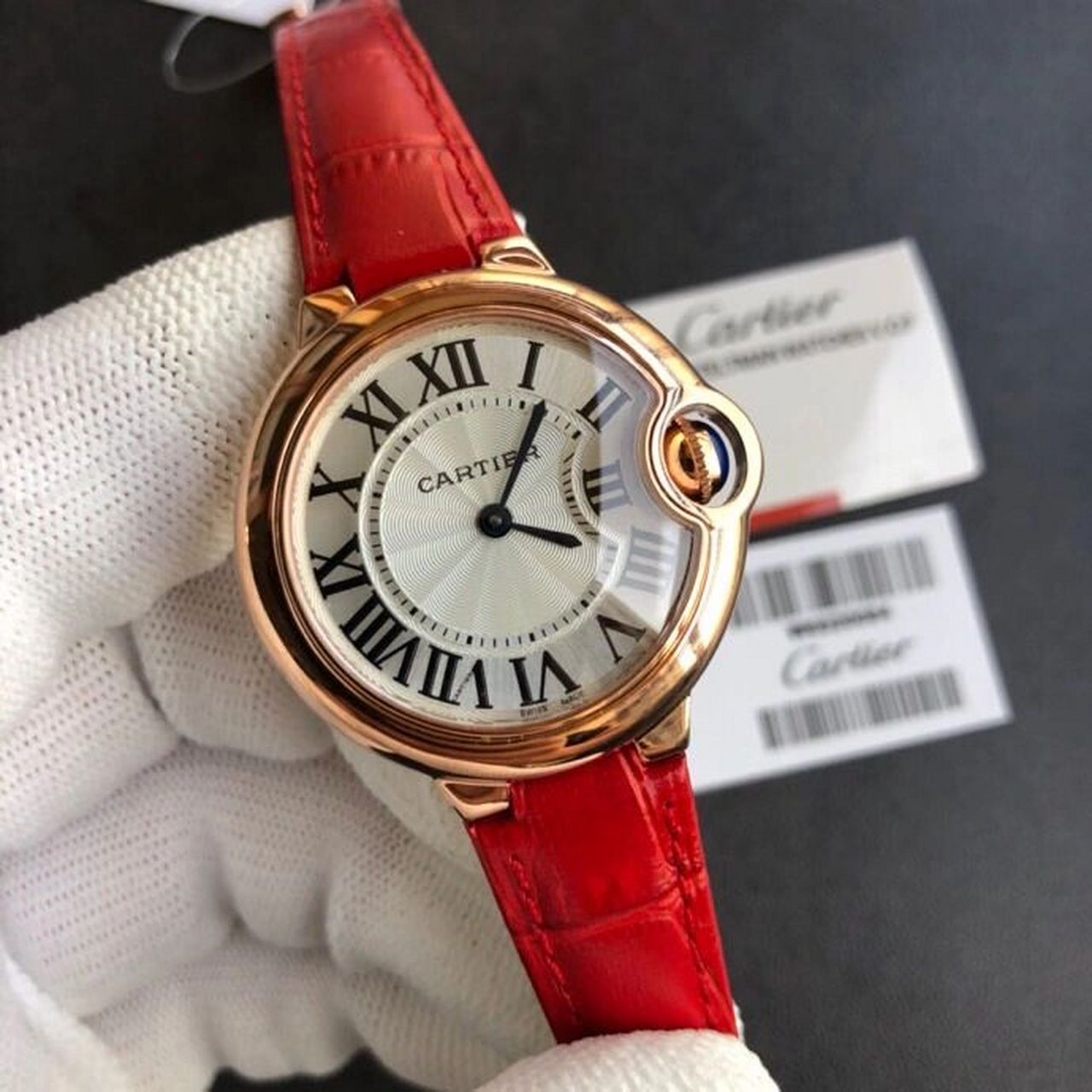 卡地亚蓝气球女 仅需不到两千mi～ 卡地亚蓝气球手表已经被许多女性