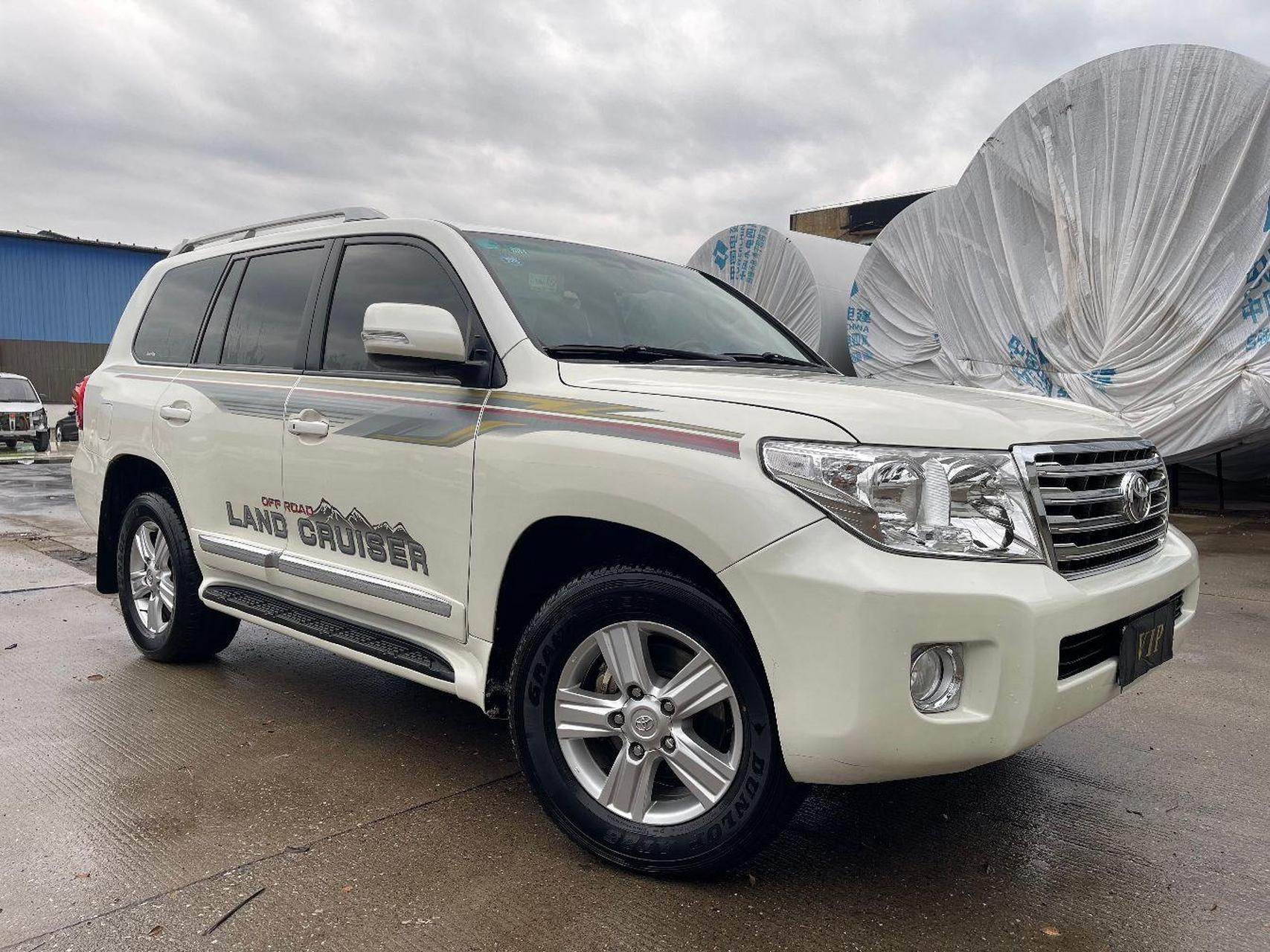 极品2015款 兰德酷路泽(进口) 4.0l v6 中东版2015年09月上牌9.