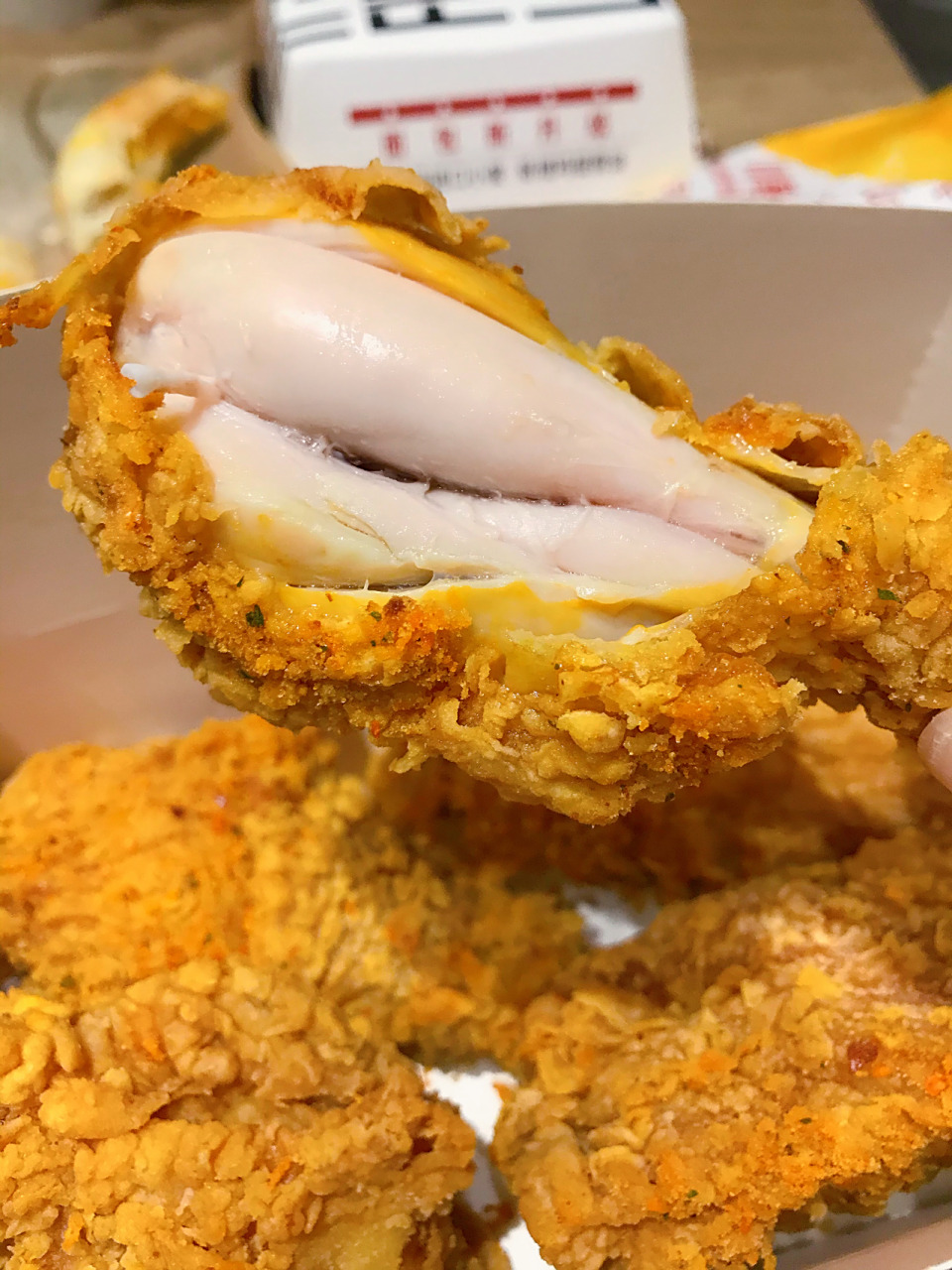 嘤嘤06肯德基新品黄金脆皮鸡好好吃～05 我记得好多年前就上架过