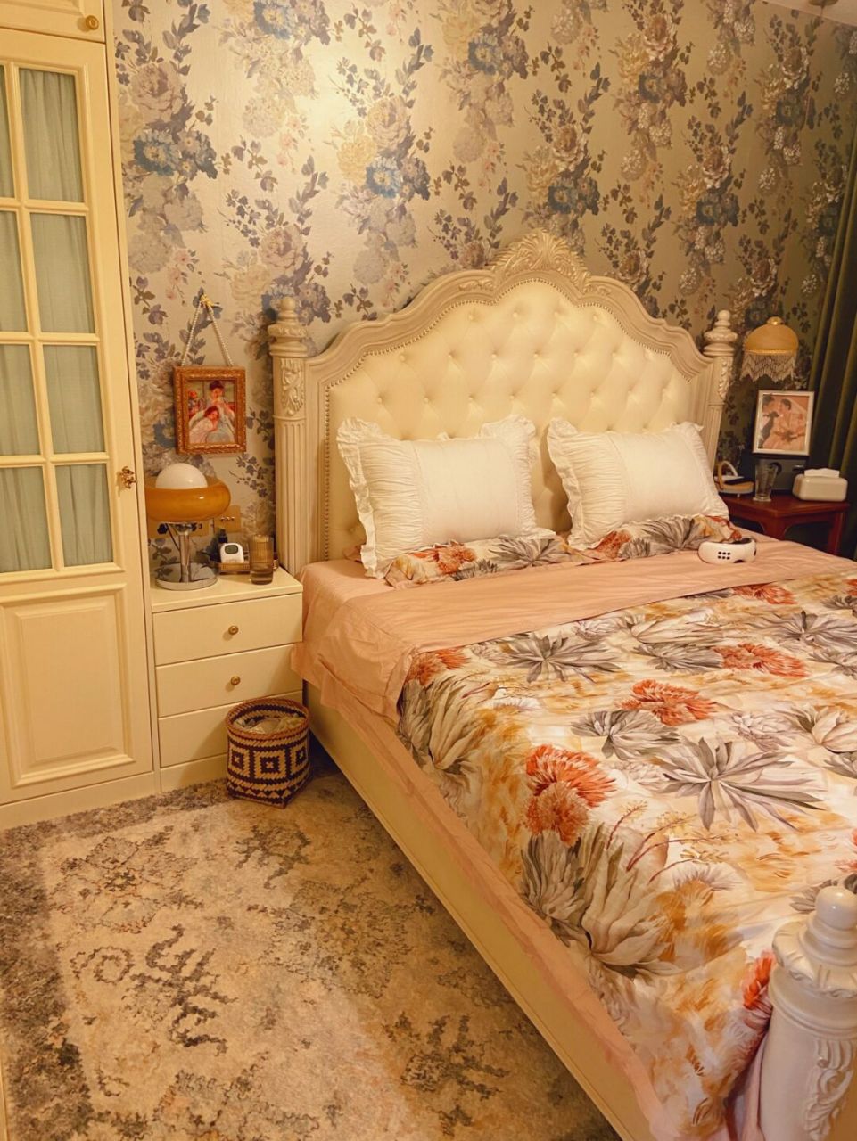 我又来分享卧室啦[你懂的] 今天的卧室是美式田园风的感觉～ 粉色的
