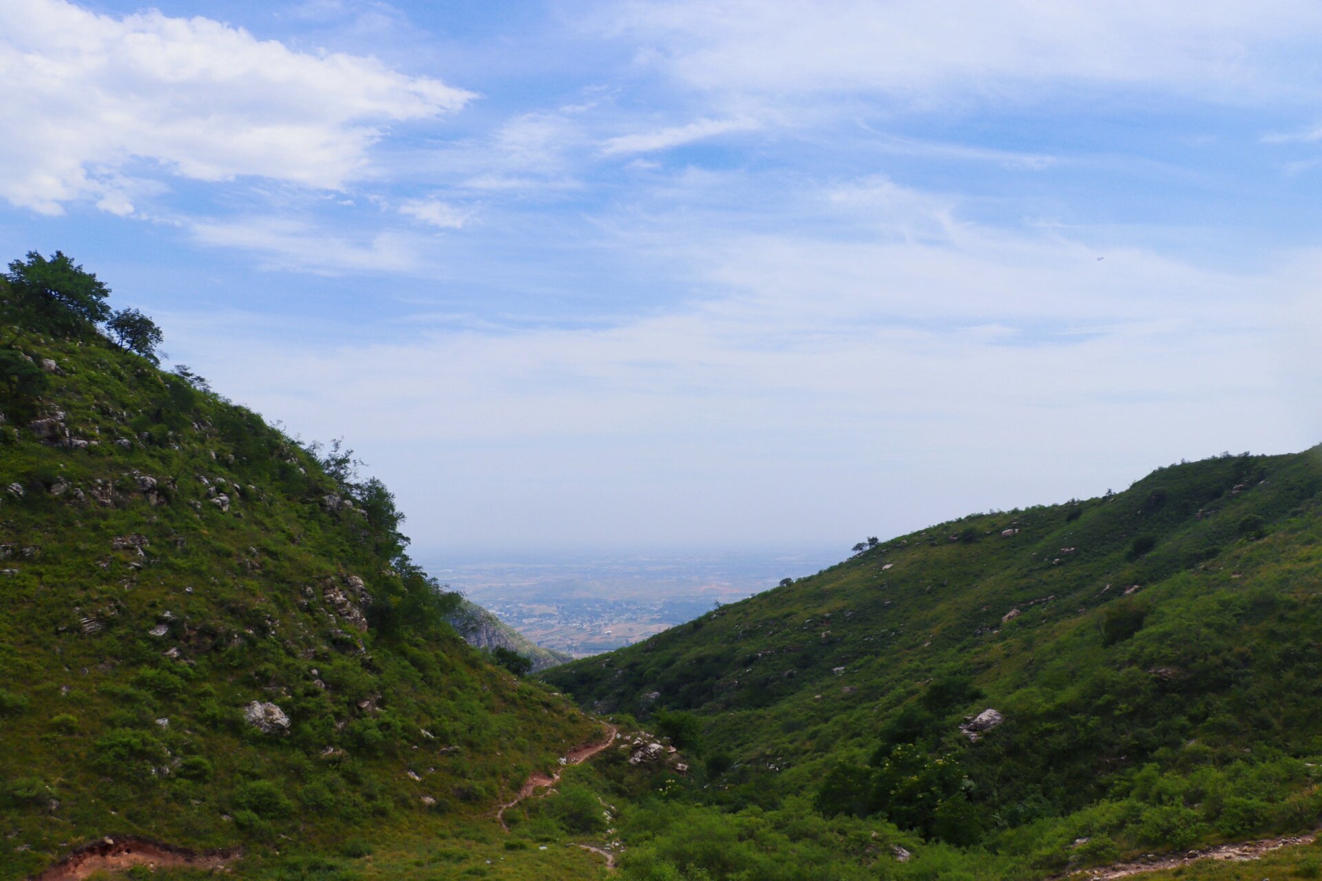 3忘忧谷7215 忘忧谷在保定易县 路程2小时可到 10公里500 爬升