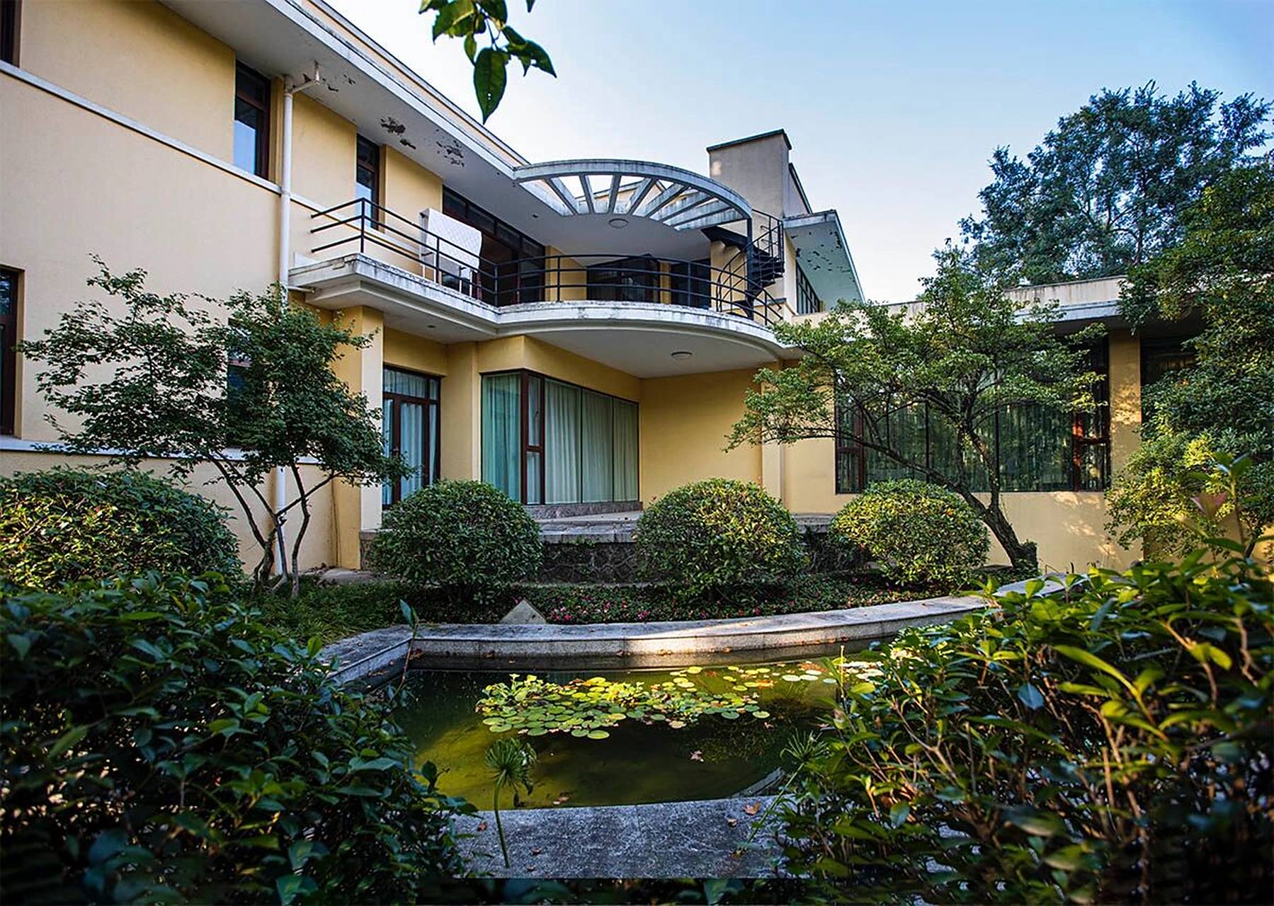 中山陵8号孙科公馆 位于南京东郊中山陵8号的孙科公馆,又称延辉馆