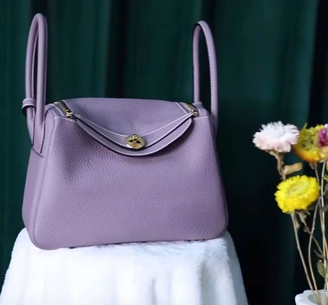 让我给她做个一模一样的包包, 我一看这不是孟晚舟女士背的lindy奥痧