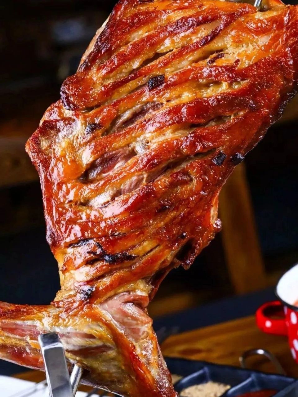 武汉探店90烤羊腿138 元3-4人餐 [舔屏]碳烤羊腿(烤好装盘) 砂锅