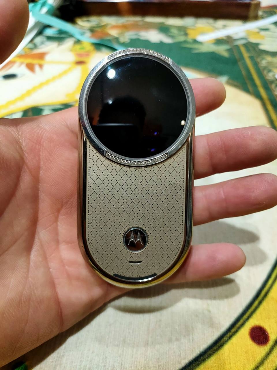 经典的摩托罗拉 原镶钻的摩托罗拉旋转翻盖手机 经典中的经典