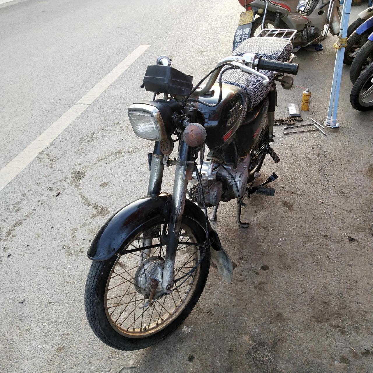 吉车转让,这是一款97年出厂的嘉陵70摩托车,特价480.