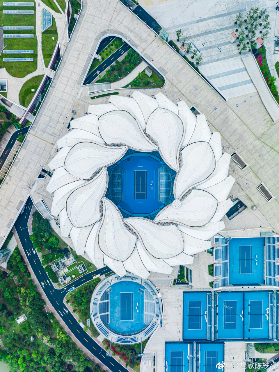 现在这个c1是户外网球的一个场地,后面就是大莲花,也是2022杭州亚运会