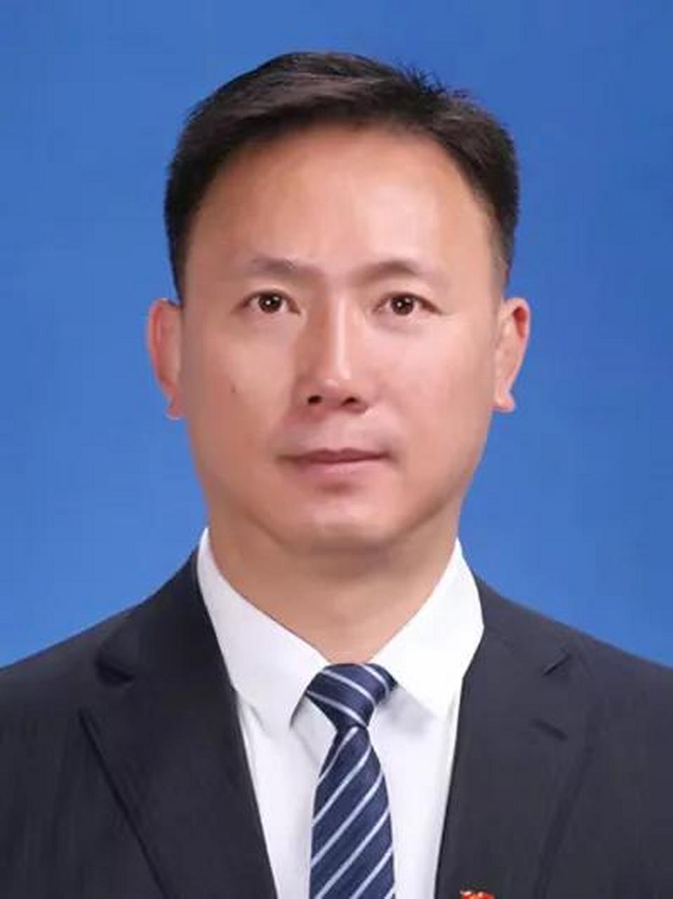 1,董峰,1980年1月出生,青海西宁人,现任湟源县县长