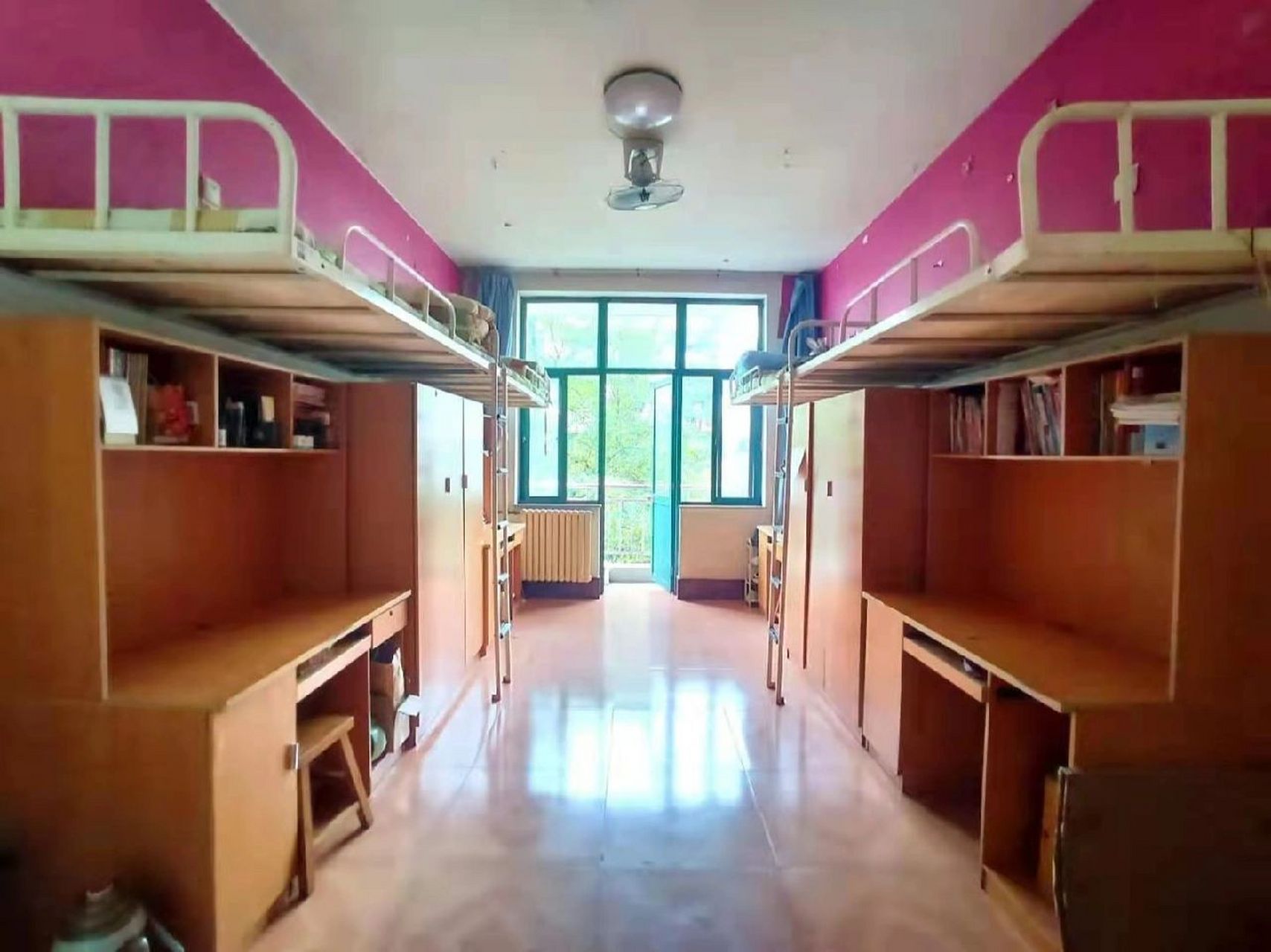 烟台南山学院宿舍篇 宿舍四人间六人间,有独卫,有书房