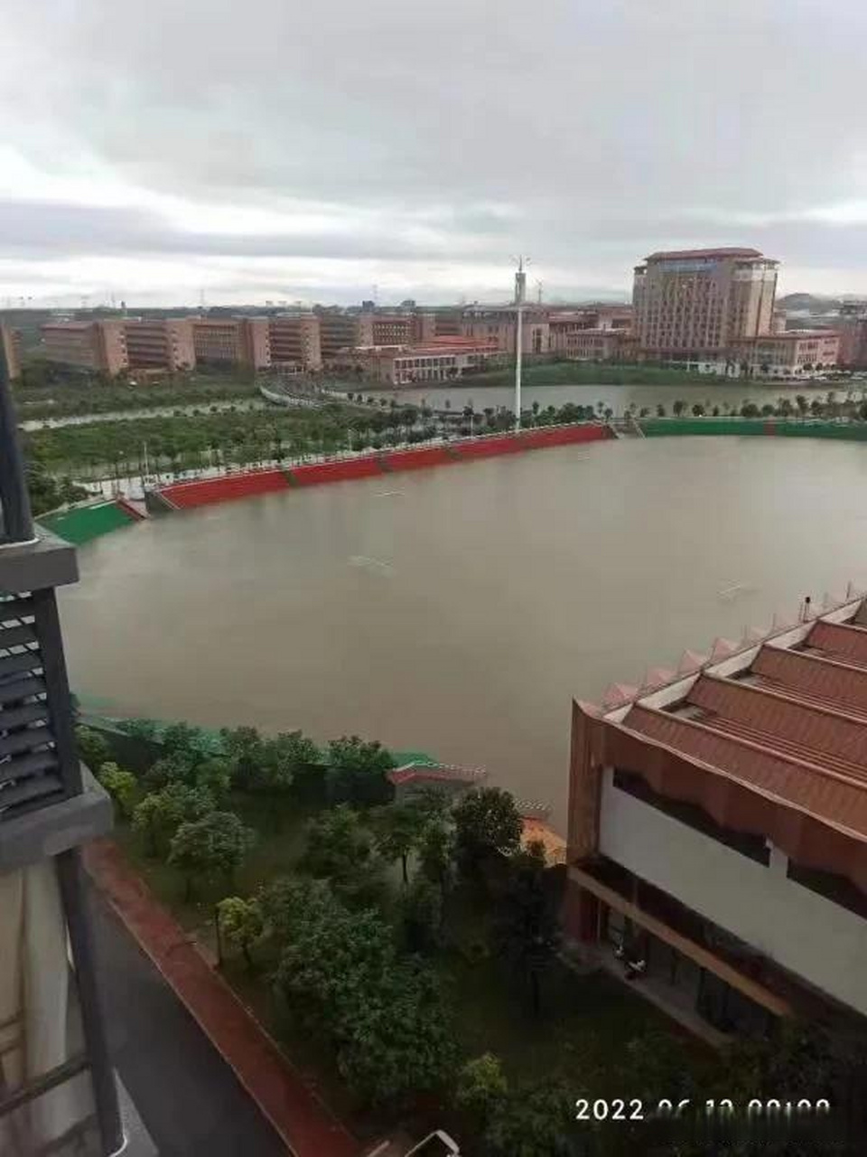 贵港高级中学新校区,也避免不了被淹