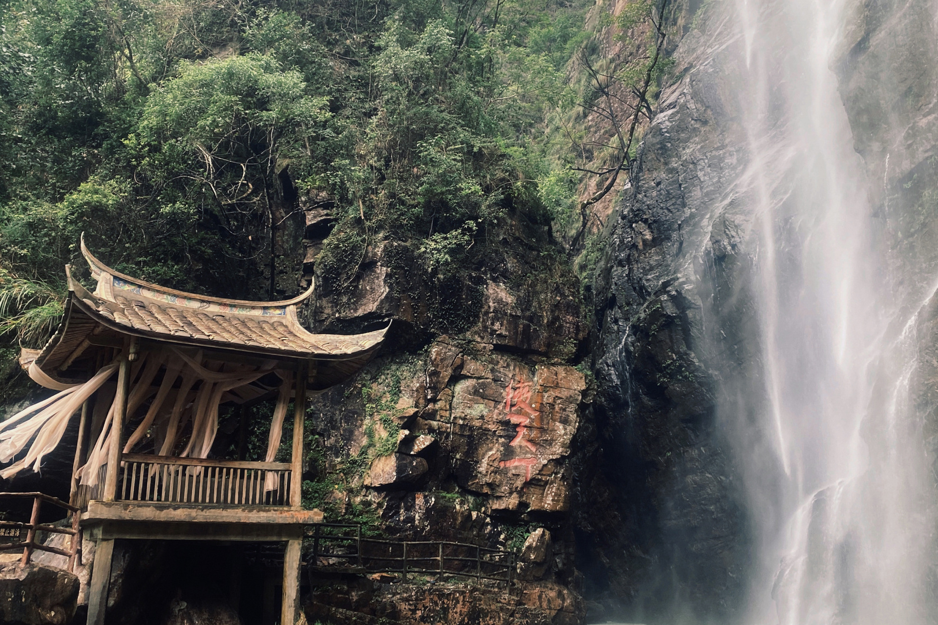 旅游景区 97交通方式:自驾比较方便,导航定位侠天下旅游景区,我们从