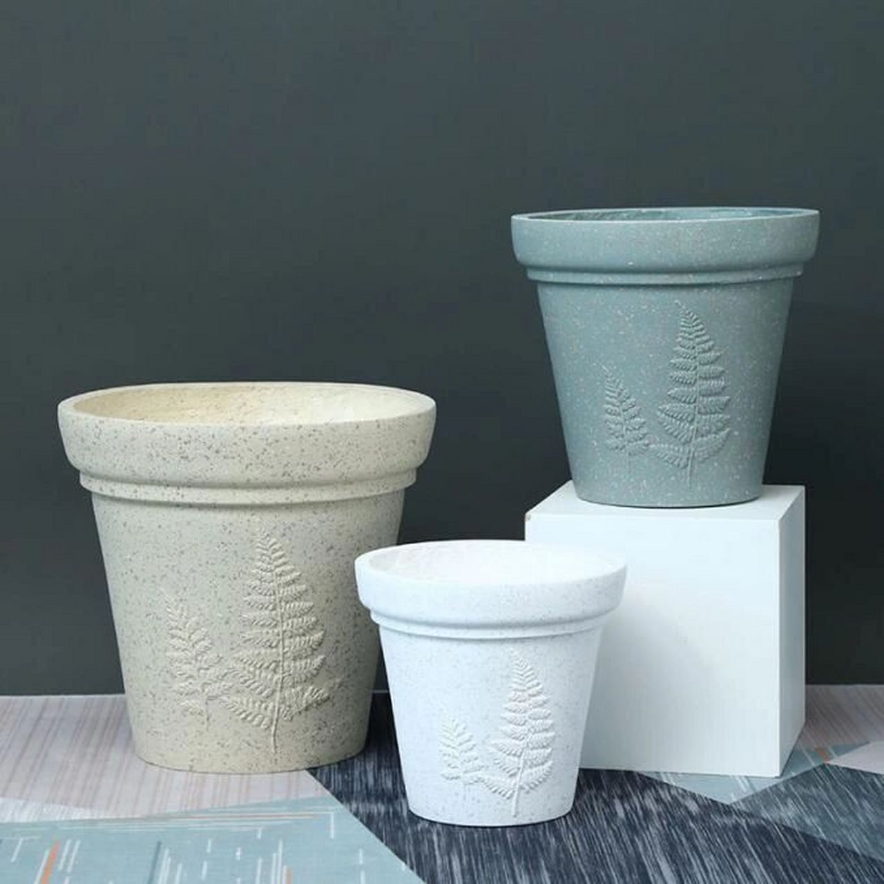 镁泥是什么 镁泥也叫菱镁水泥,是一种特殊品种的水泥,它以轻烧粉