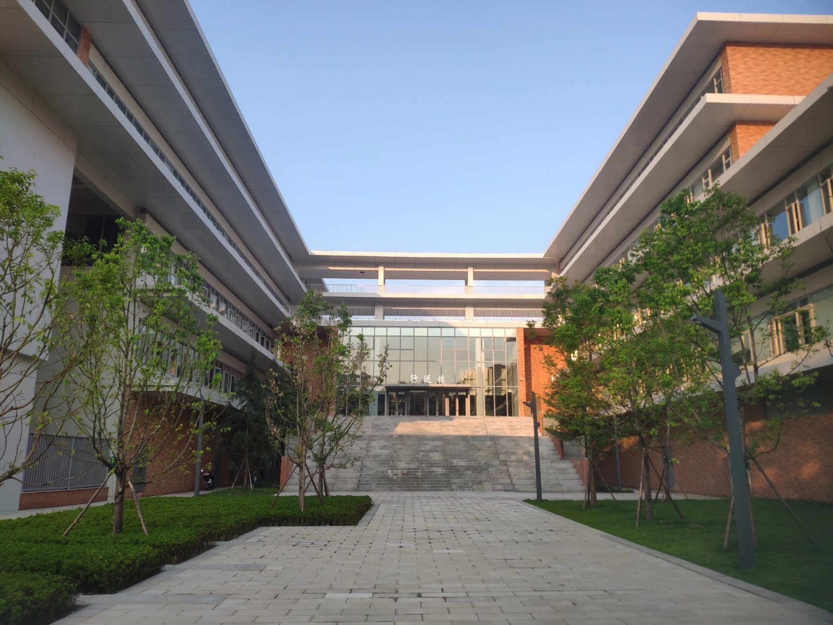 四川师范大学遂宁校区 大家可以用川师大一卡通里面的二维码进入四川