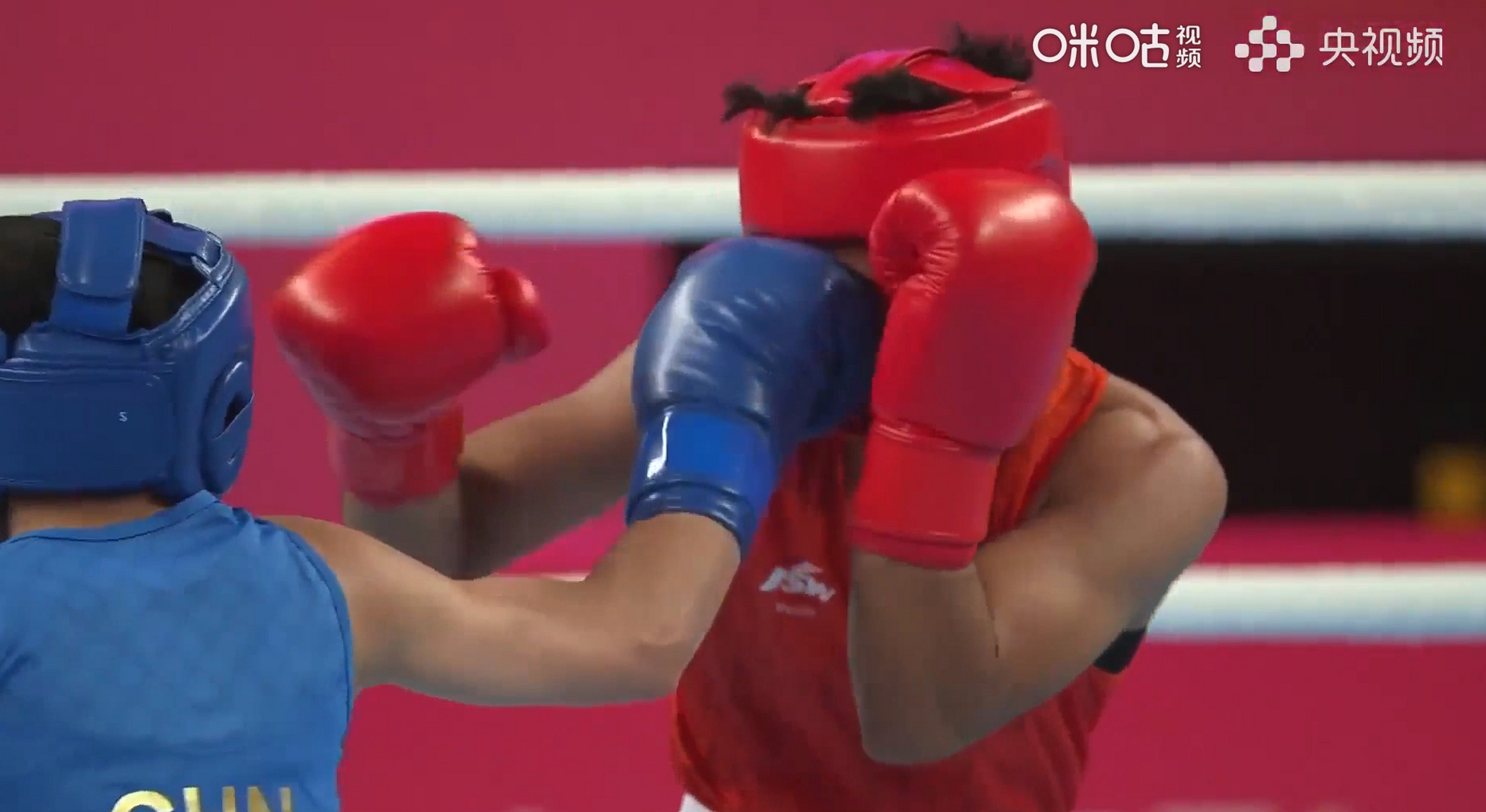 杭州亚运会拳击女子54公斤级半决赛,中国选手boxing常园 经过三幌合