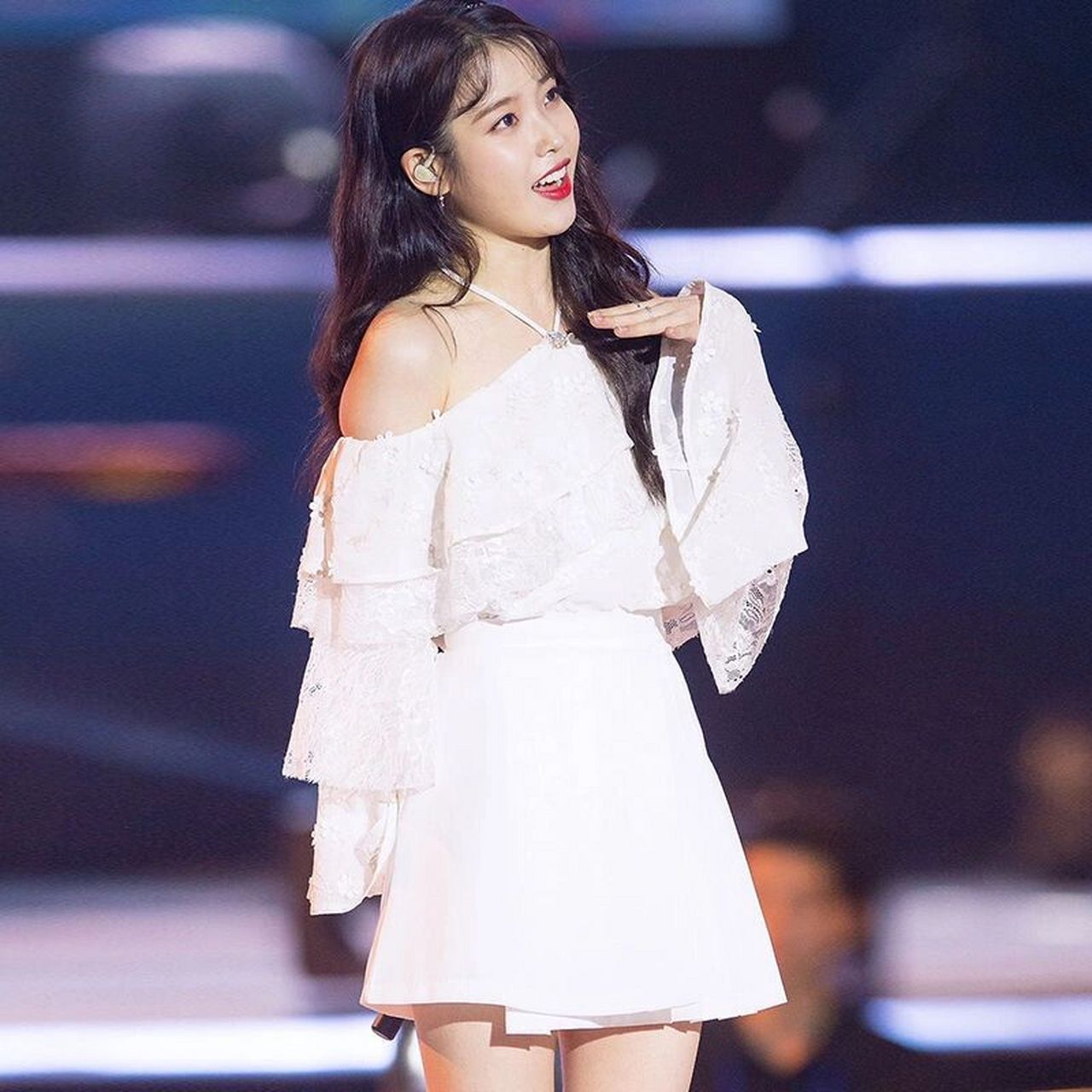 iu李知恩明星同款吊带一字肩白色蕾丝小衫上 iu李知恩明星同款吊带